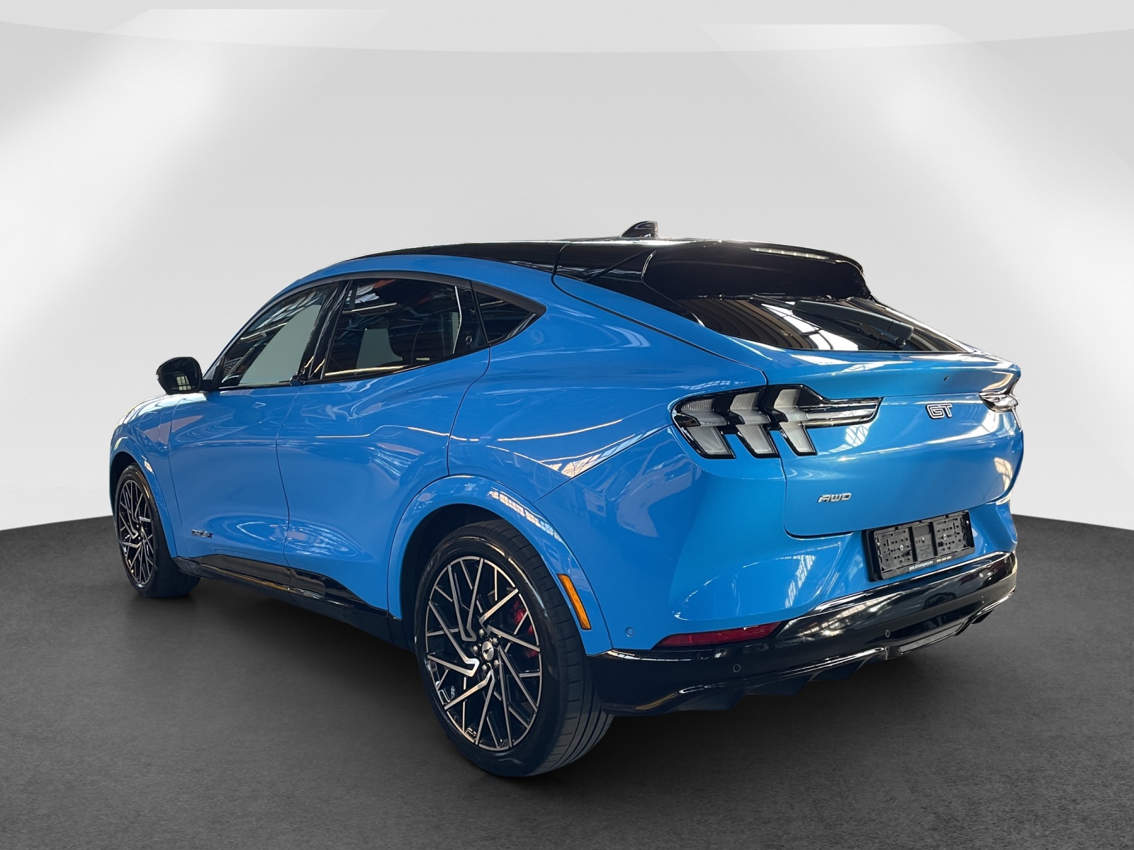FORD Mustang Mach-E Extended GT AWD-image-3
