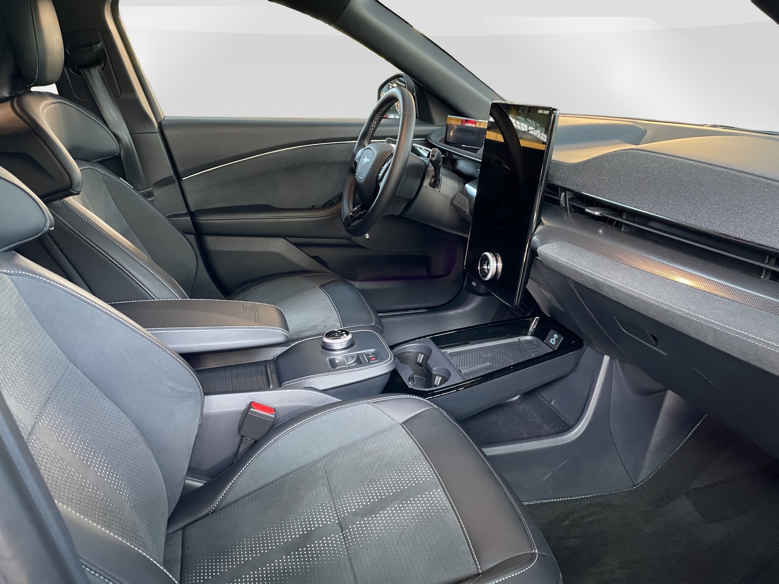 FORD Mustang Mach-E Extended GT AWD-image-8