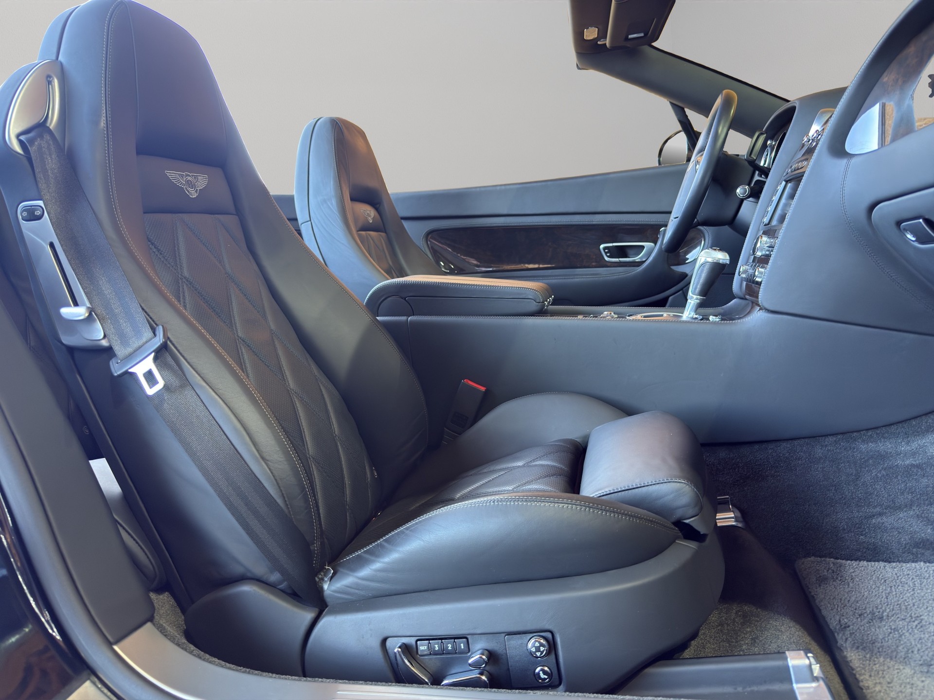 BENTLEY Continental GTC 6.0-image-12
