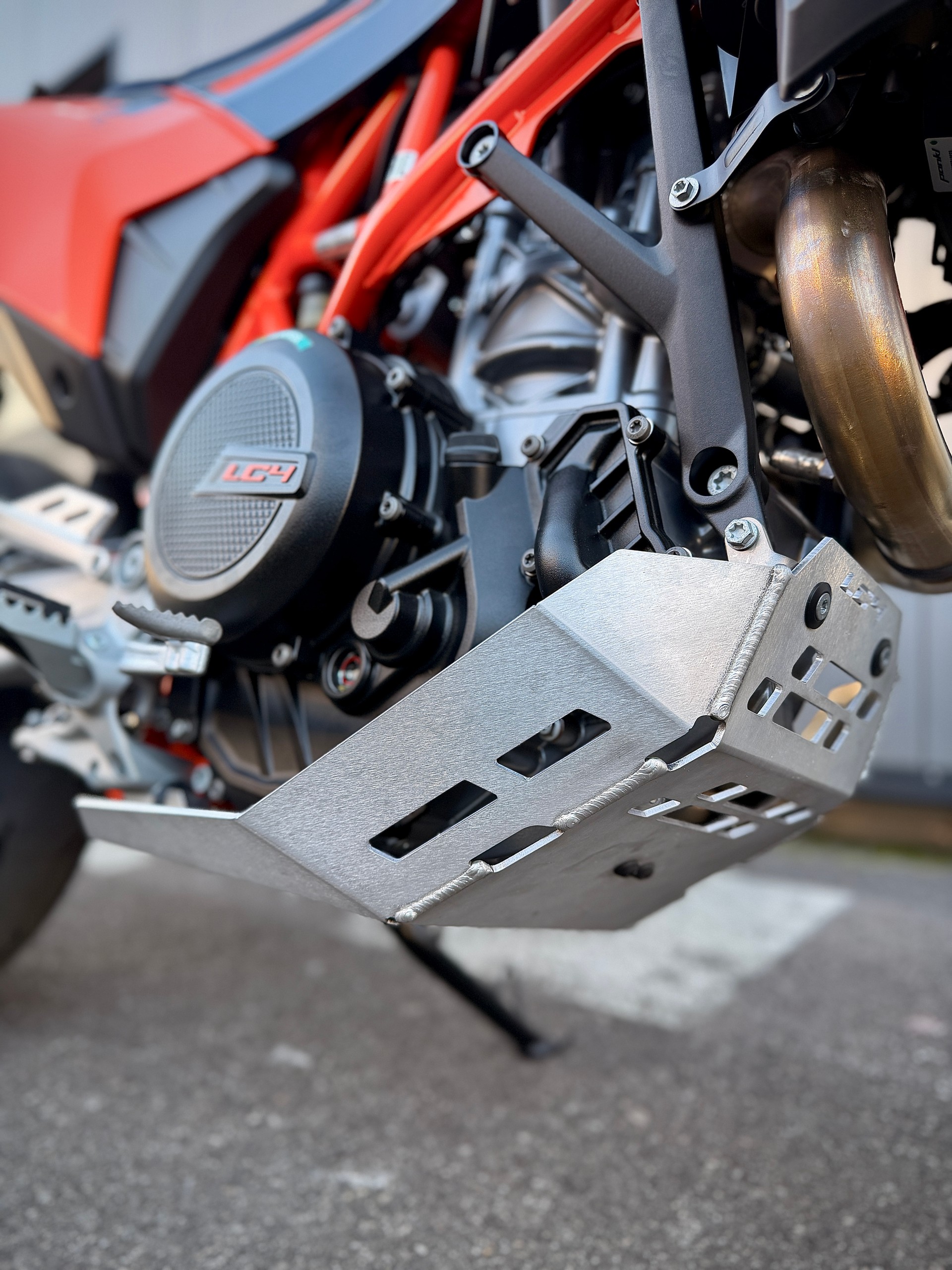 KTM 690 SMC R 2026-image-6