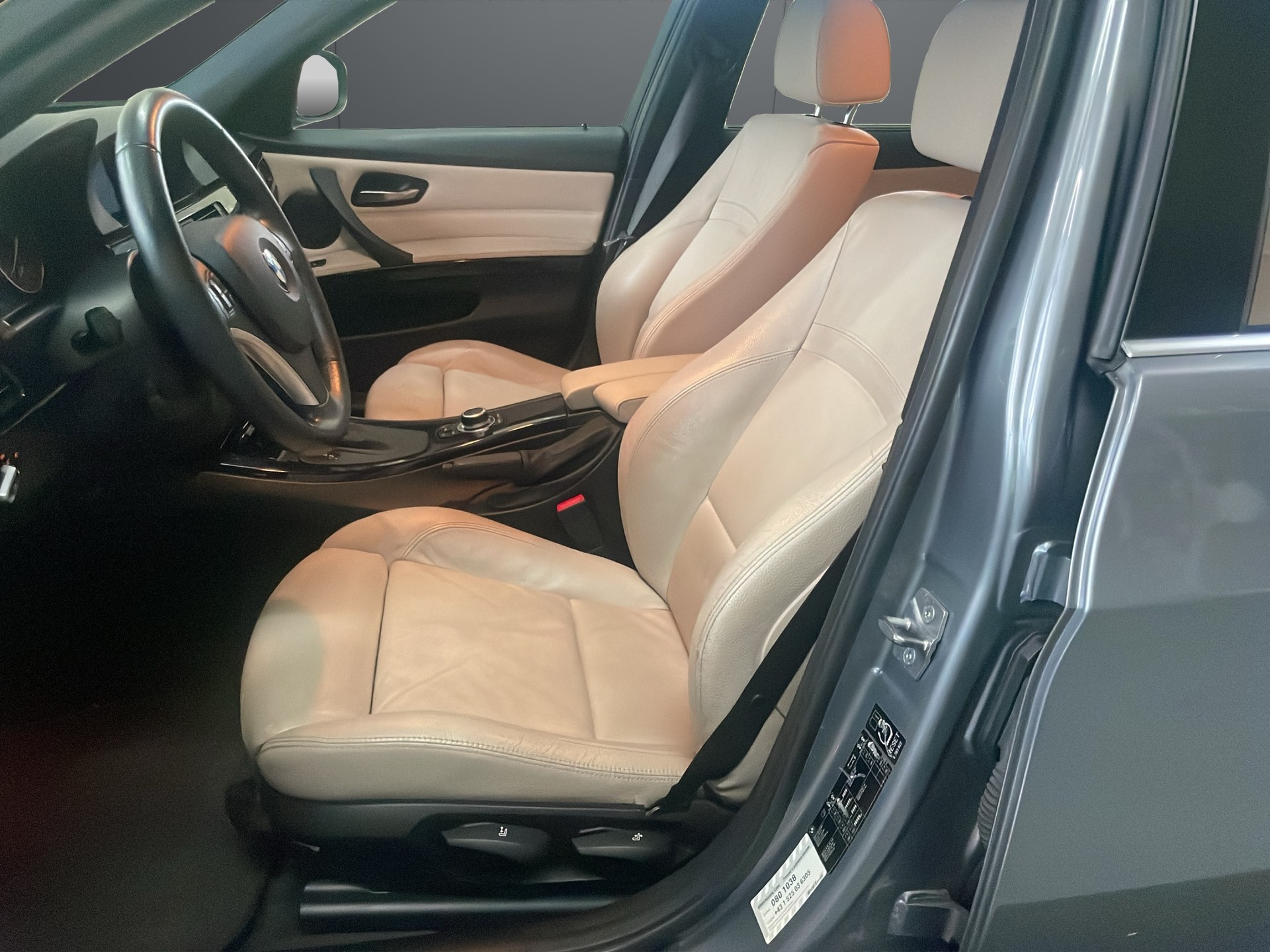 BMW 320d xDrive Steptronic-image-4