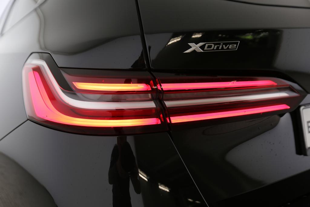 BMW 520d xDrive Touring-image-15