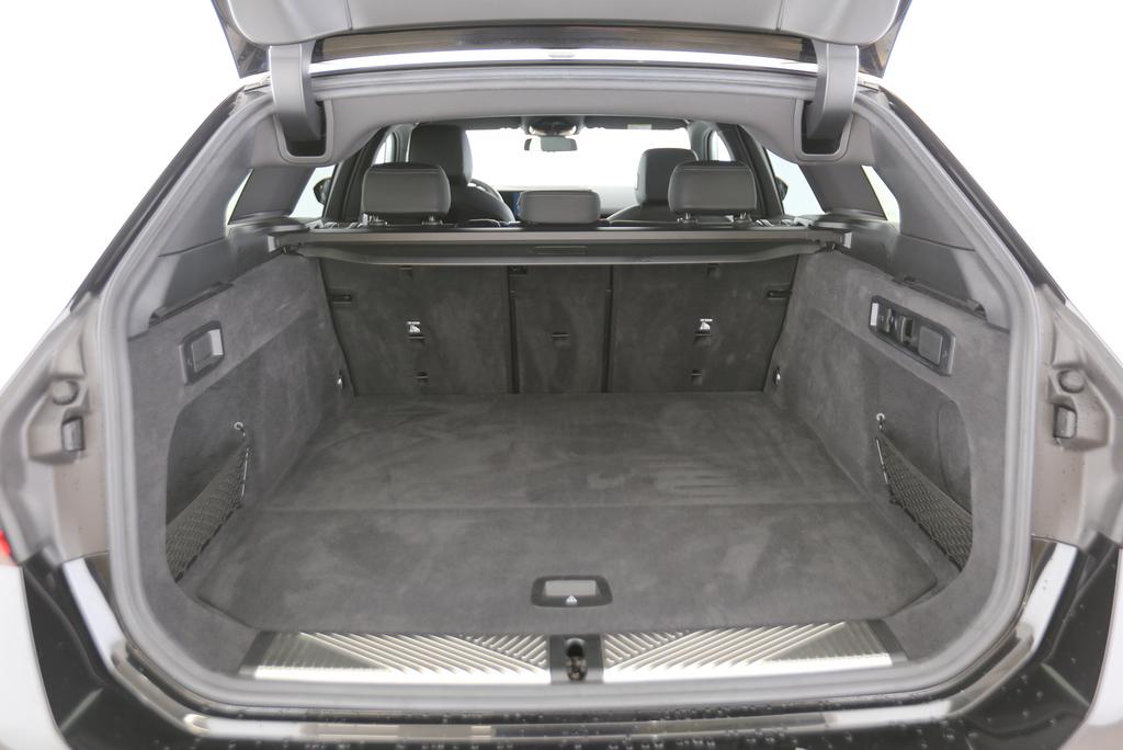 BMW 520d xDrive Touring-image-13