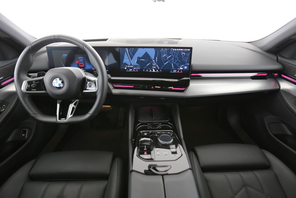 BMW 520d xDrive Touring-image-4