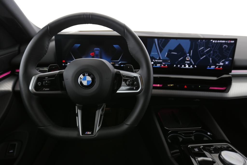 BMW 520d xDrive Touring-image-5