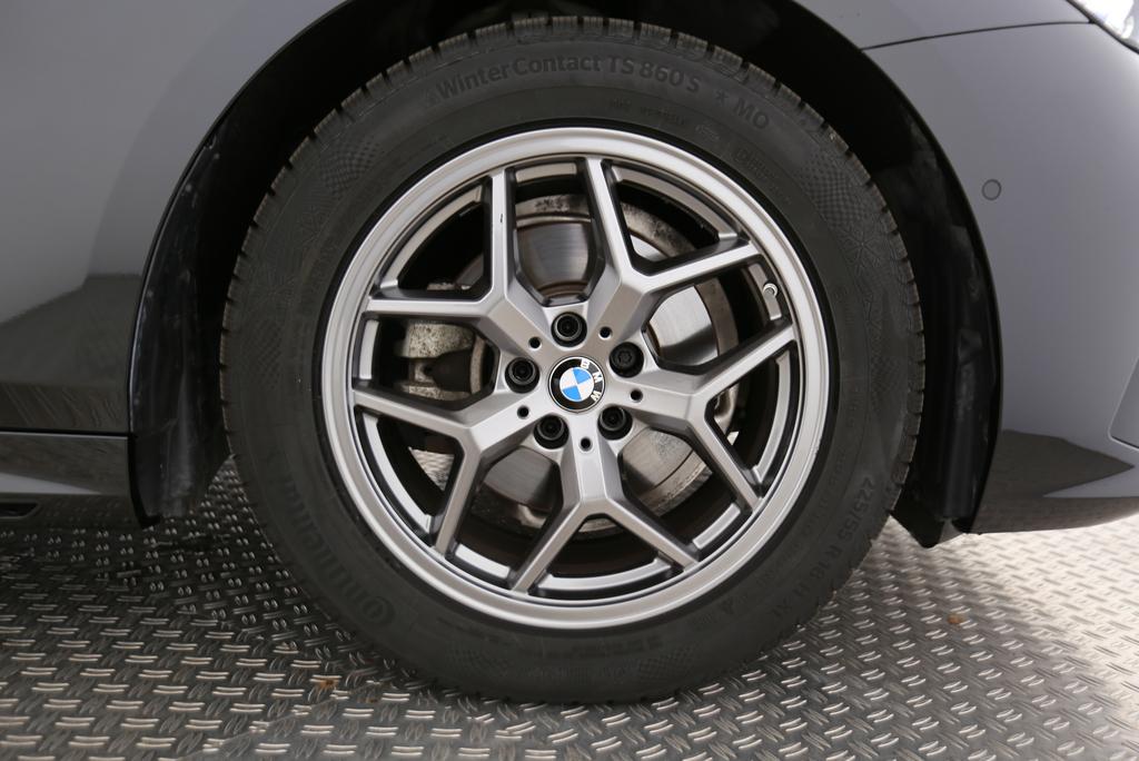 BMW 520d xDrive Touring-image-17