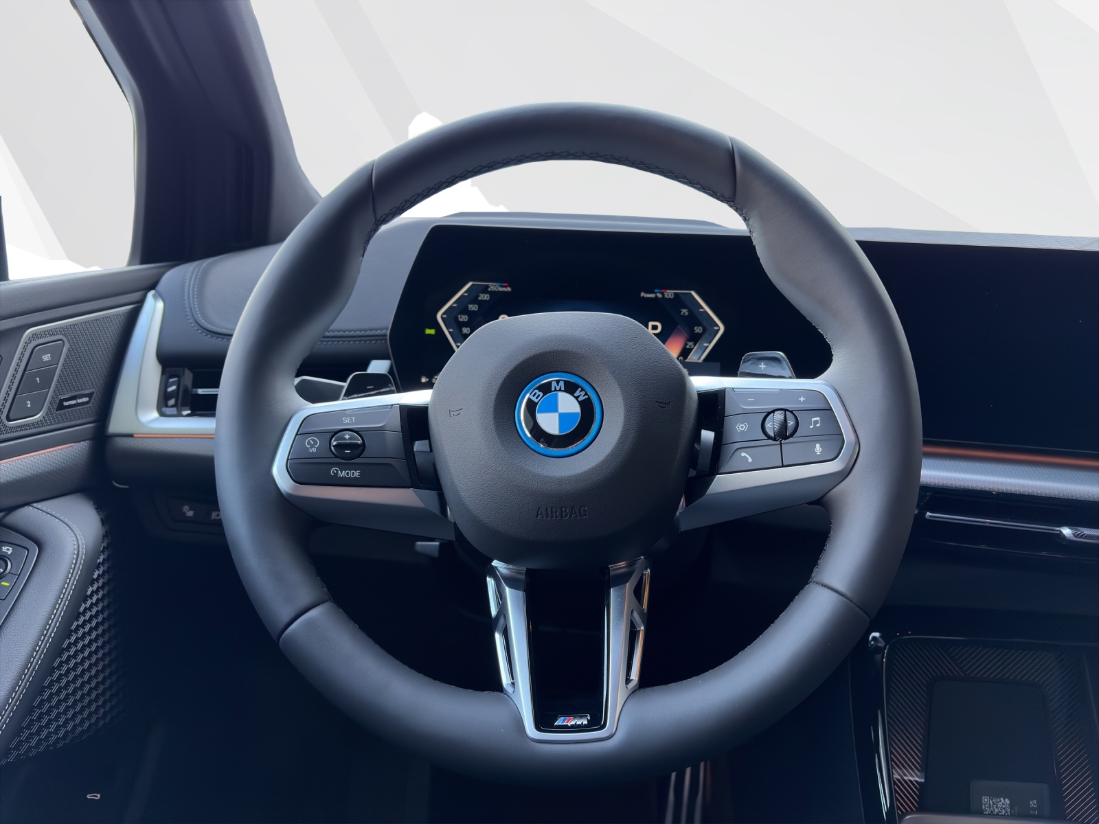 BMW 225e xDrive Active Tourer-image-10