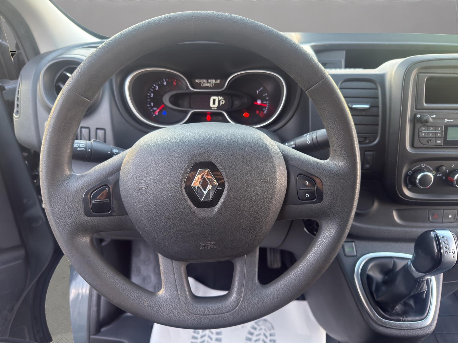 RENAULT Trafic 2.0 ENERGY dCi145 3.0t Business L1H1 A-image-9