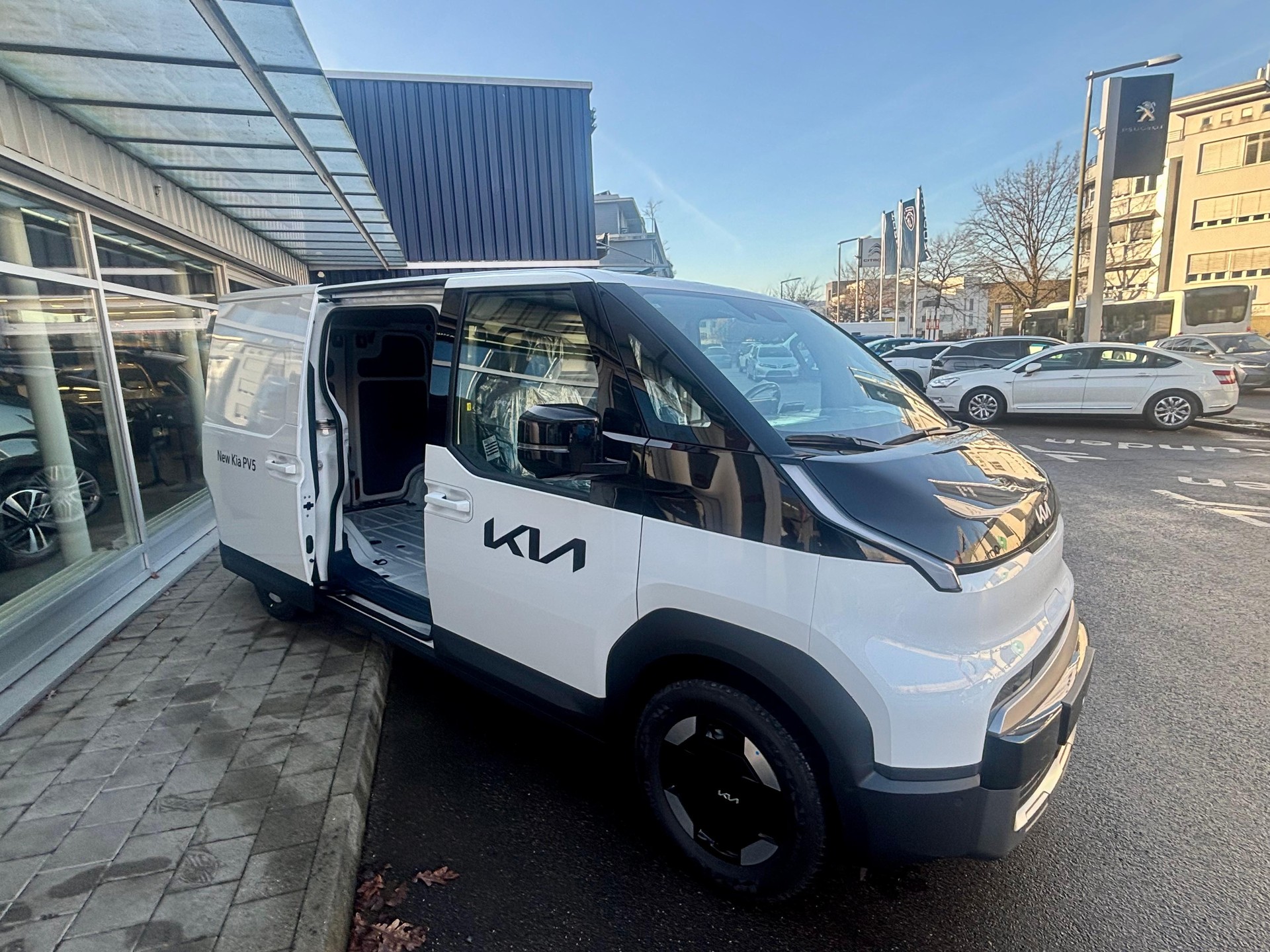 KIA PV5 Cargo 71.2 kWh Elite-image-4