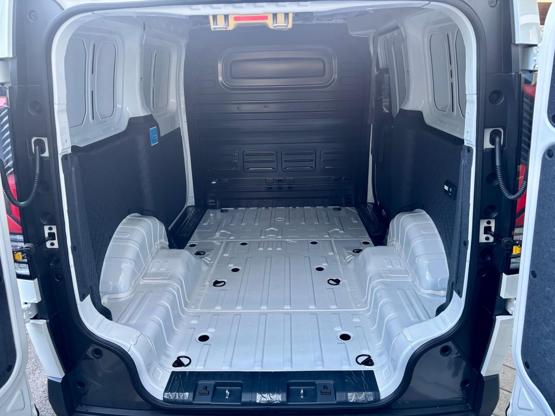 KIA PV5 Cargo 71.2 kWh Elite-image-9