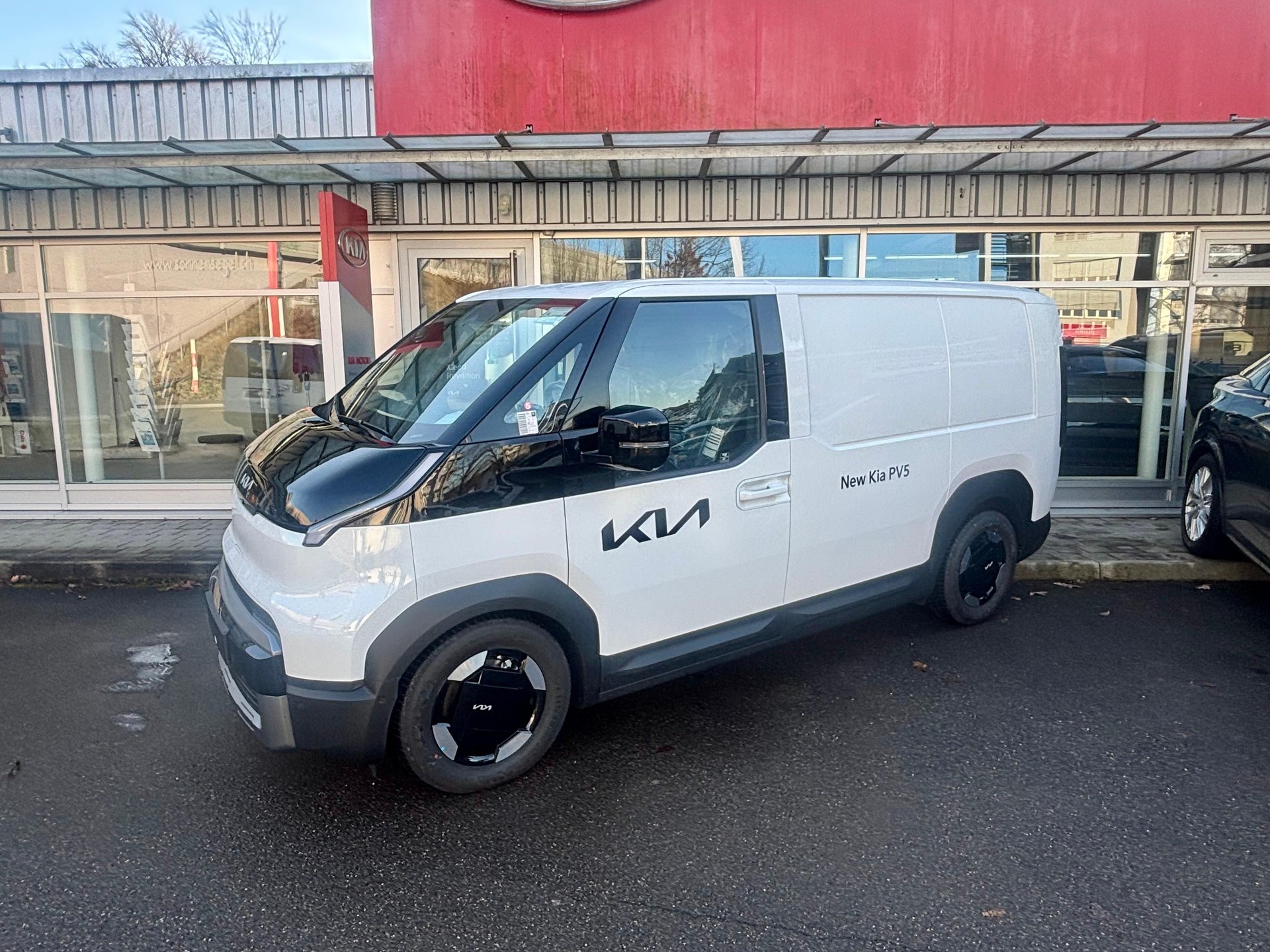 KIA PV5 Cargo 71.2 kWh Elite-showroom-element-3