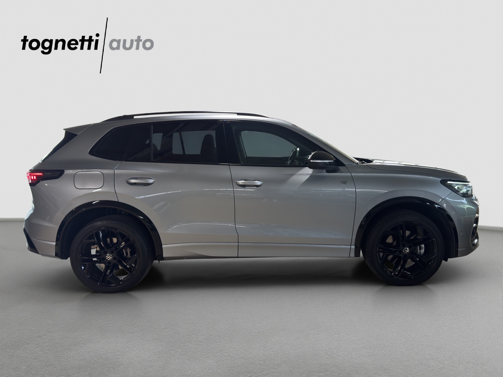 VW Tiguan 2.0 TSI DSG R-Line 4Motion-image-2
