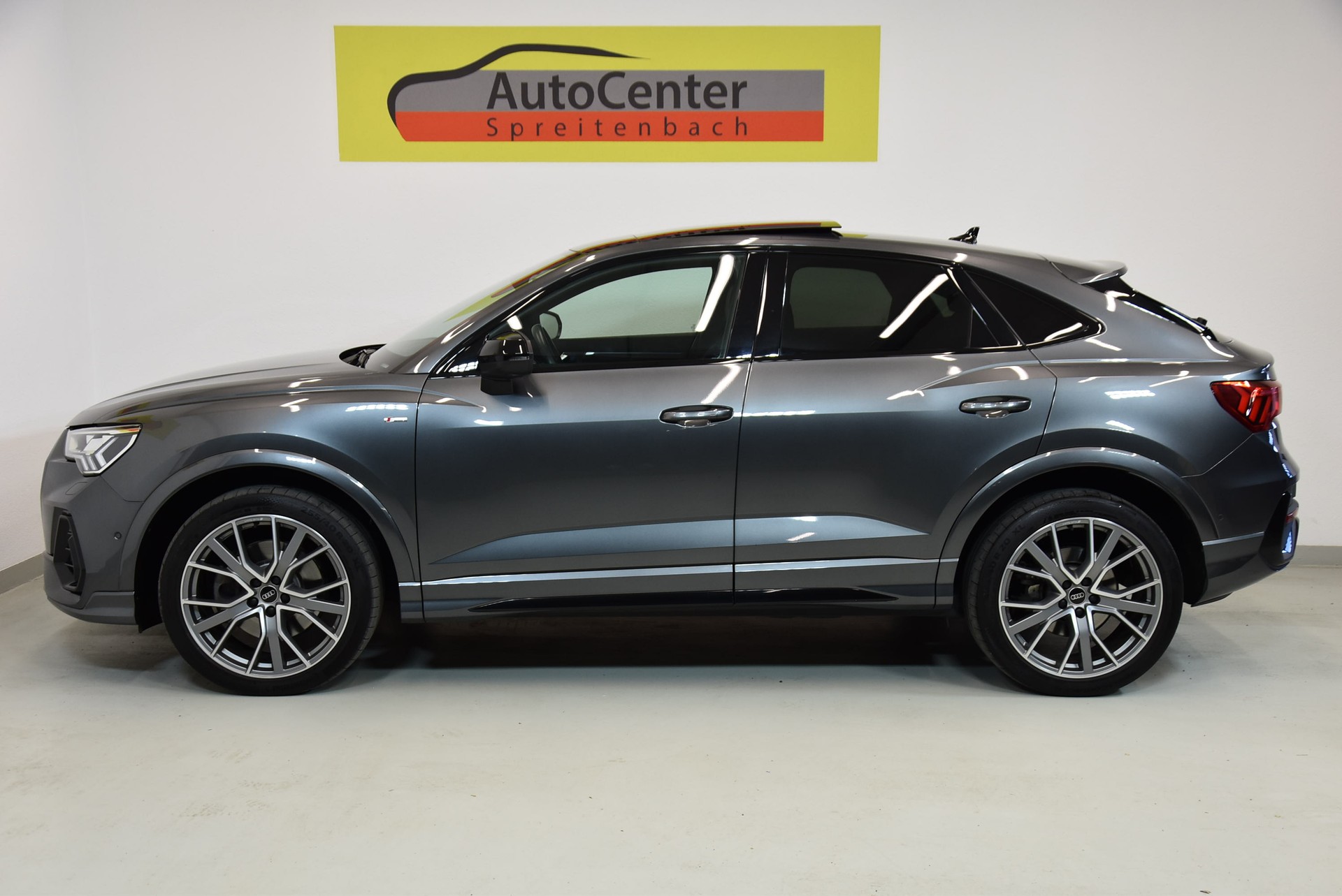 AUDI Q3 Sportback 45 TFSI S line quattro S-tronic-image-12