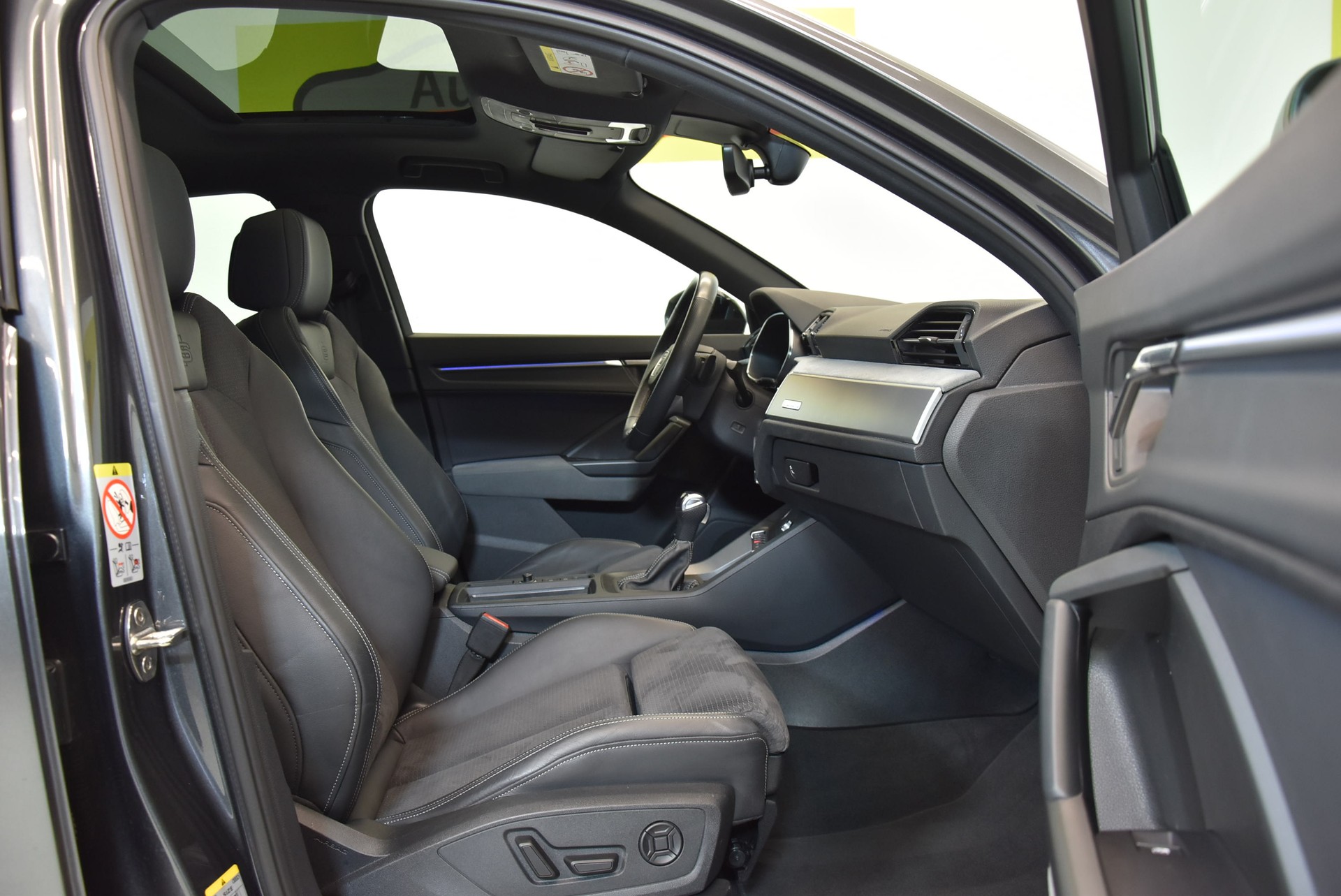 AUDI Q3 Sportback 45 TFSI S line quattro S-tronic-image-3