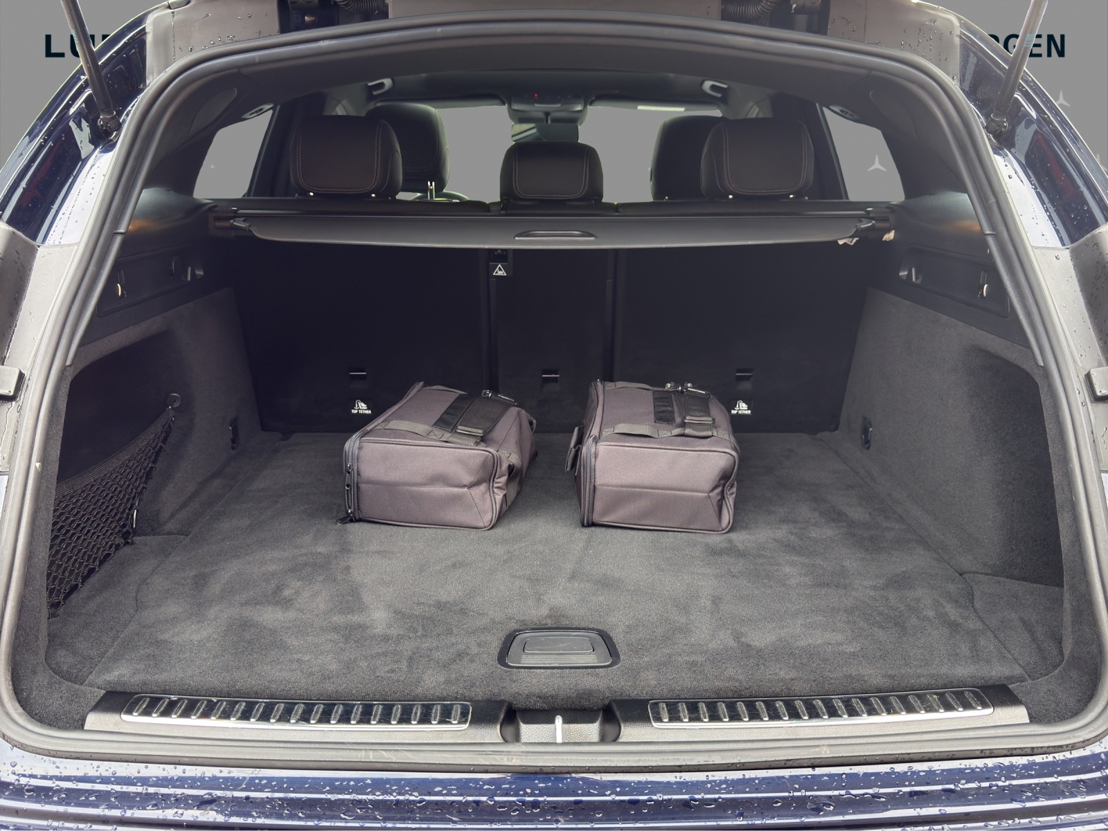 MERCEDES-BENZ EQC 400 4Matic EQ Star-image-14