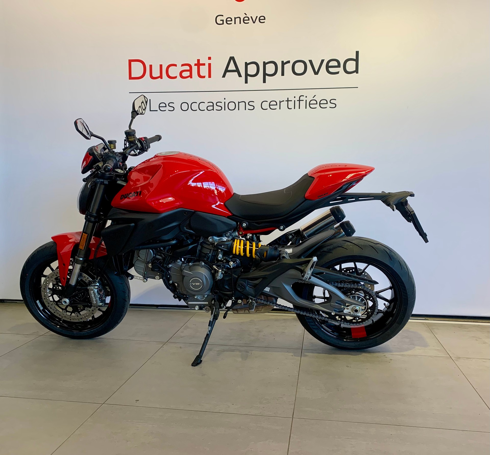 DUCATI MONSTER 890-showroom-element-1