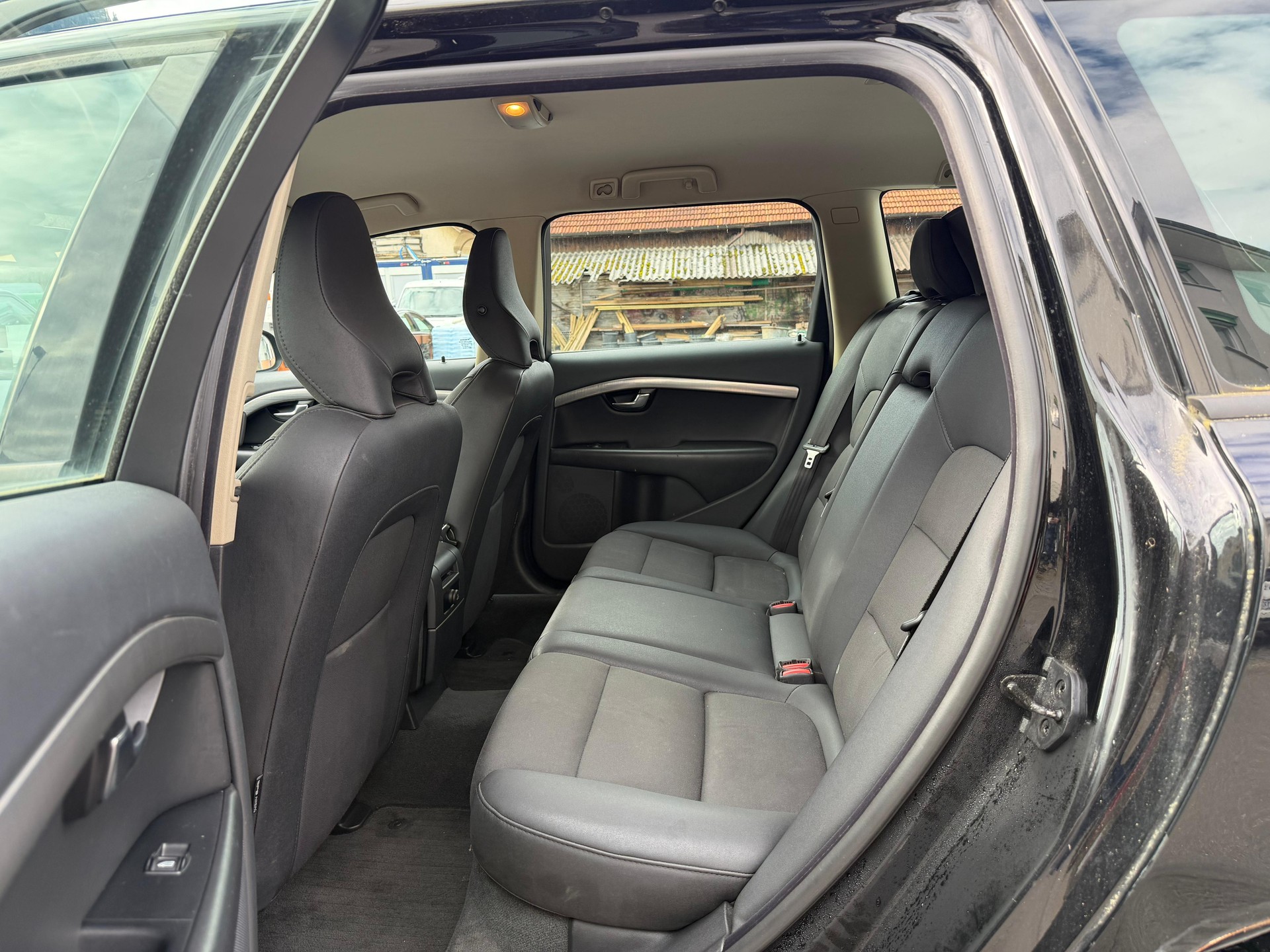 VOLVO V70 2.0D Kinetic-image-4
