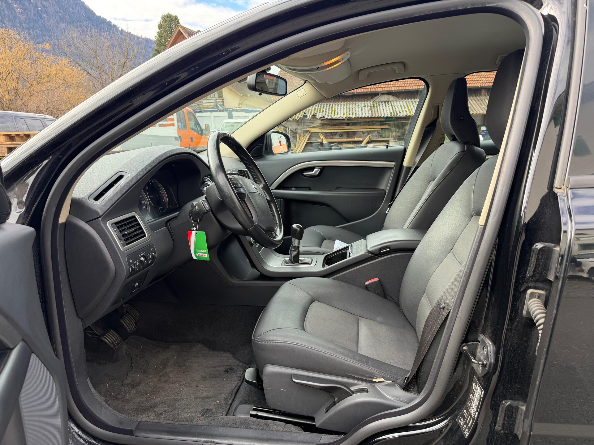VOLVO V70 2.0D Kinetic-image-5