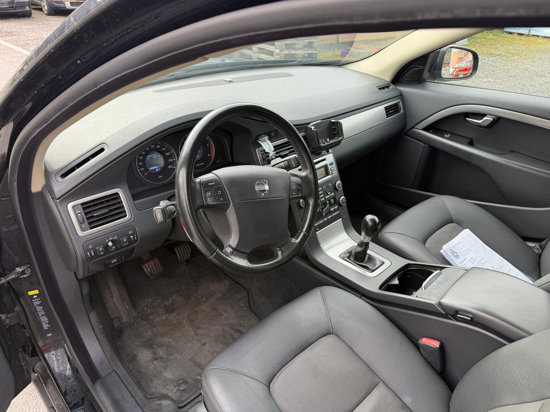 VOLVO V70 2.0D Kinetic-image-6