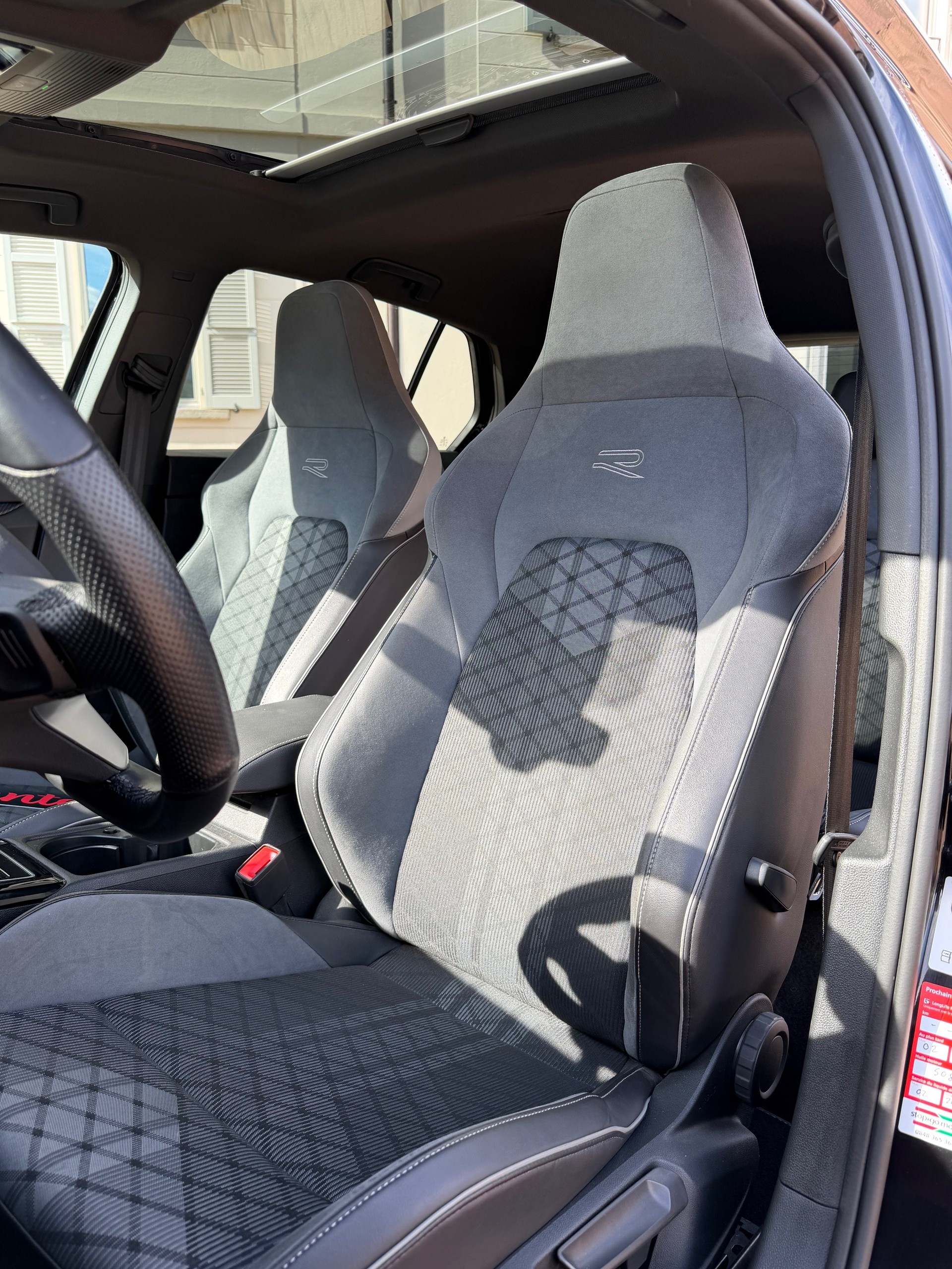 VW Golf 1.5 eTSI mHEV ACT R-Line DSG-image-9