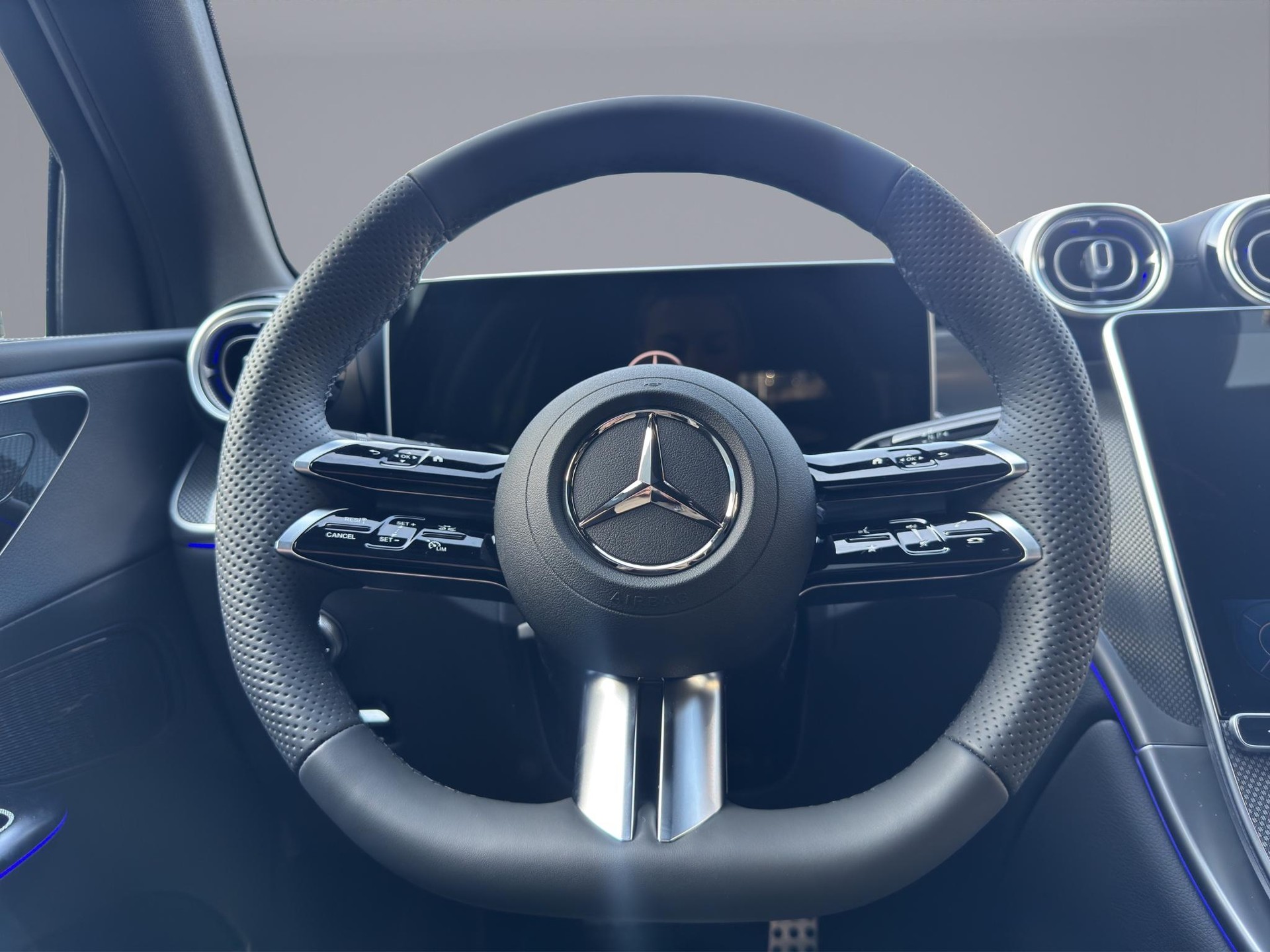 MERCEDES-BENZ GLC 200 d AMG Line 4matic-image-9