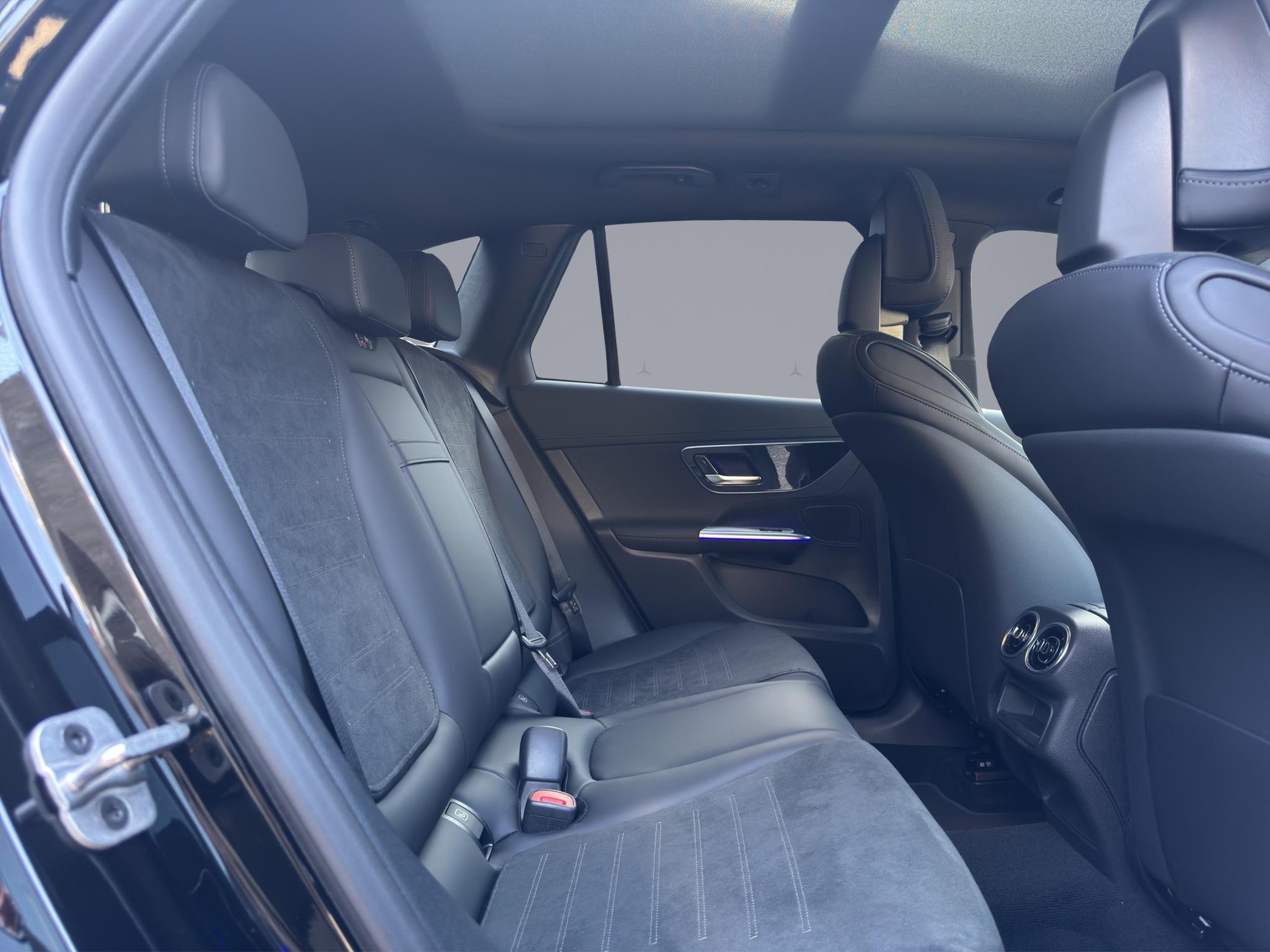 MERCEDES-BENZ GLC 200 d AMG Line 4matic-image-16
