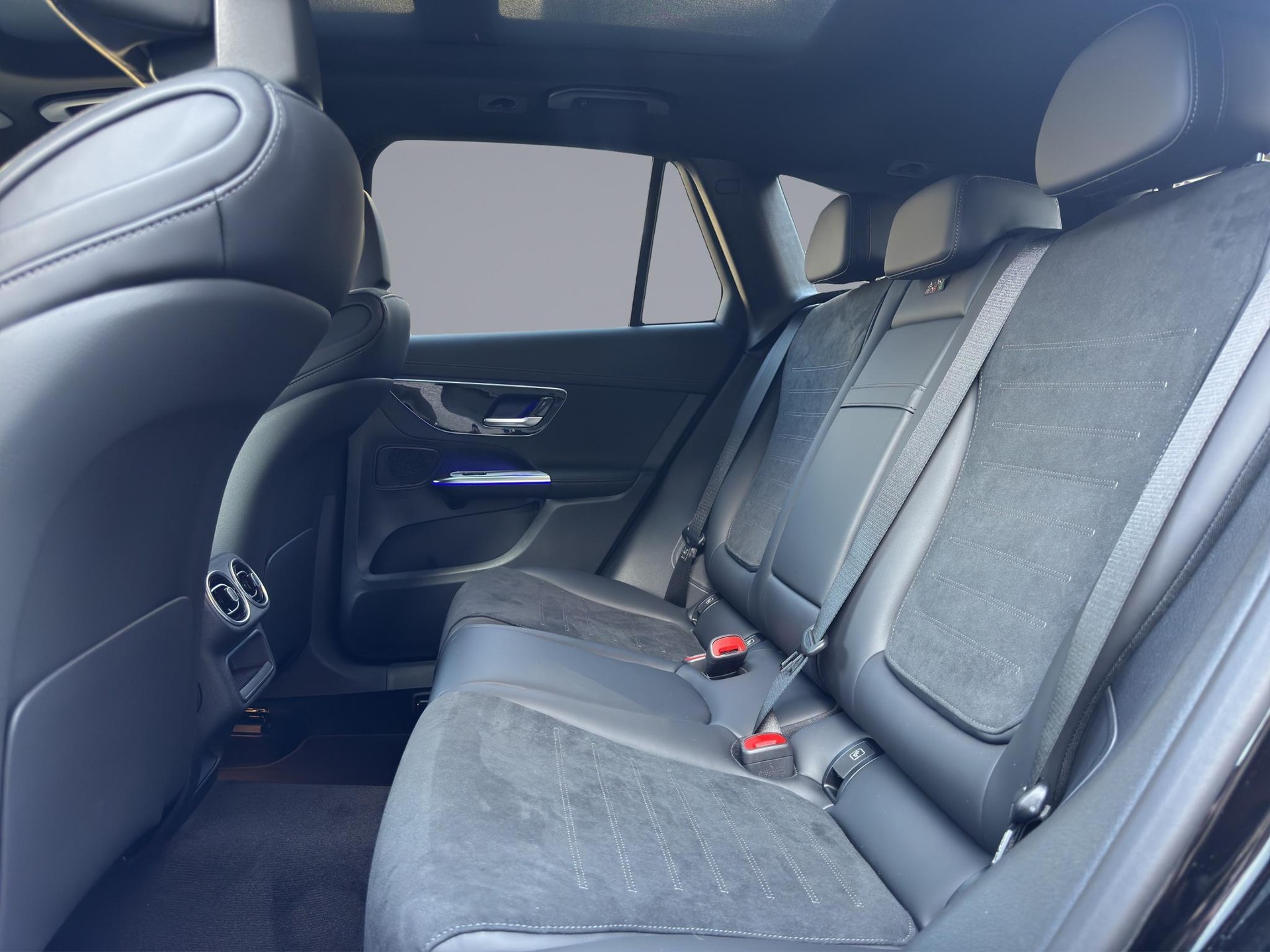 MERCEDES-BENZ GLC 200 d AMG Line 4matic-image-11