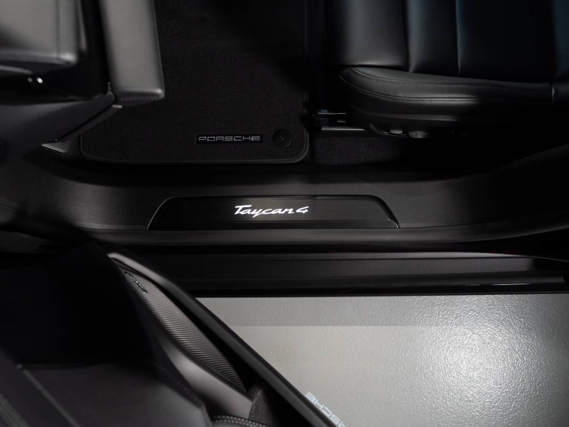 PORSCHE Taycan 4 Black Edition-image-17