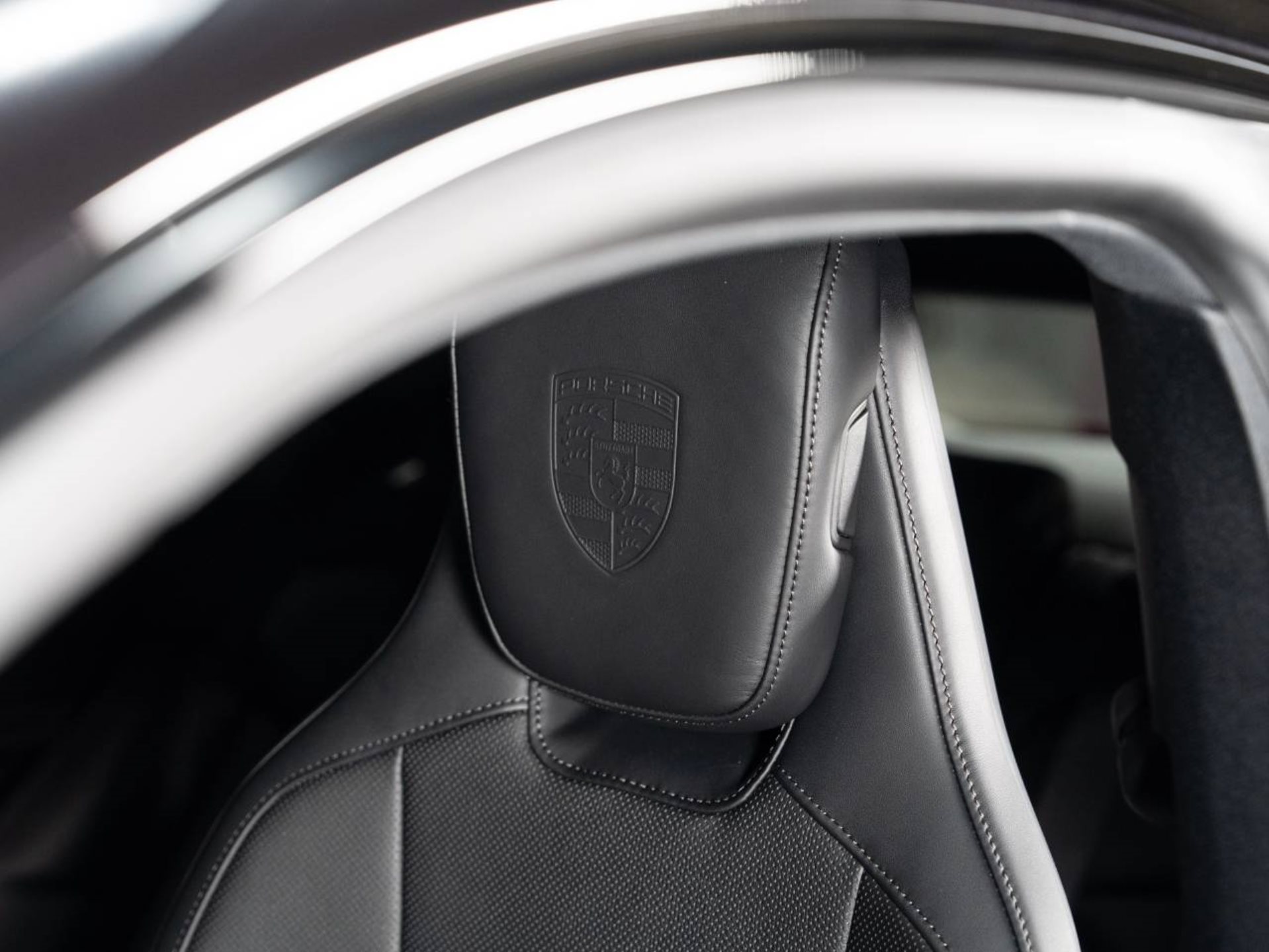 PORSCHE Taycan 4 Black Edition-image-19