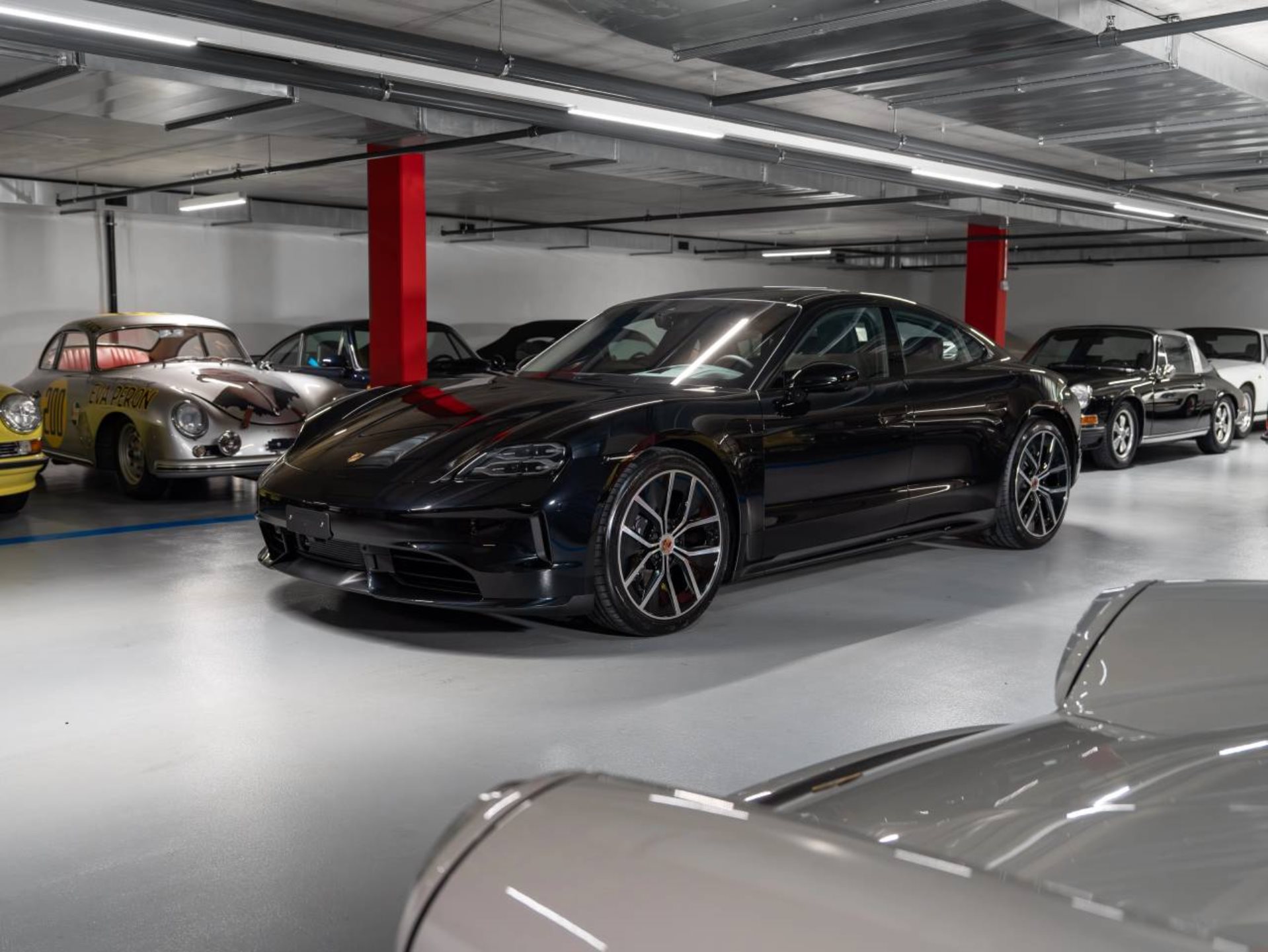 PORSCHE Taycan 4 Black Edition-image-0