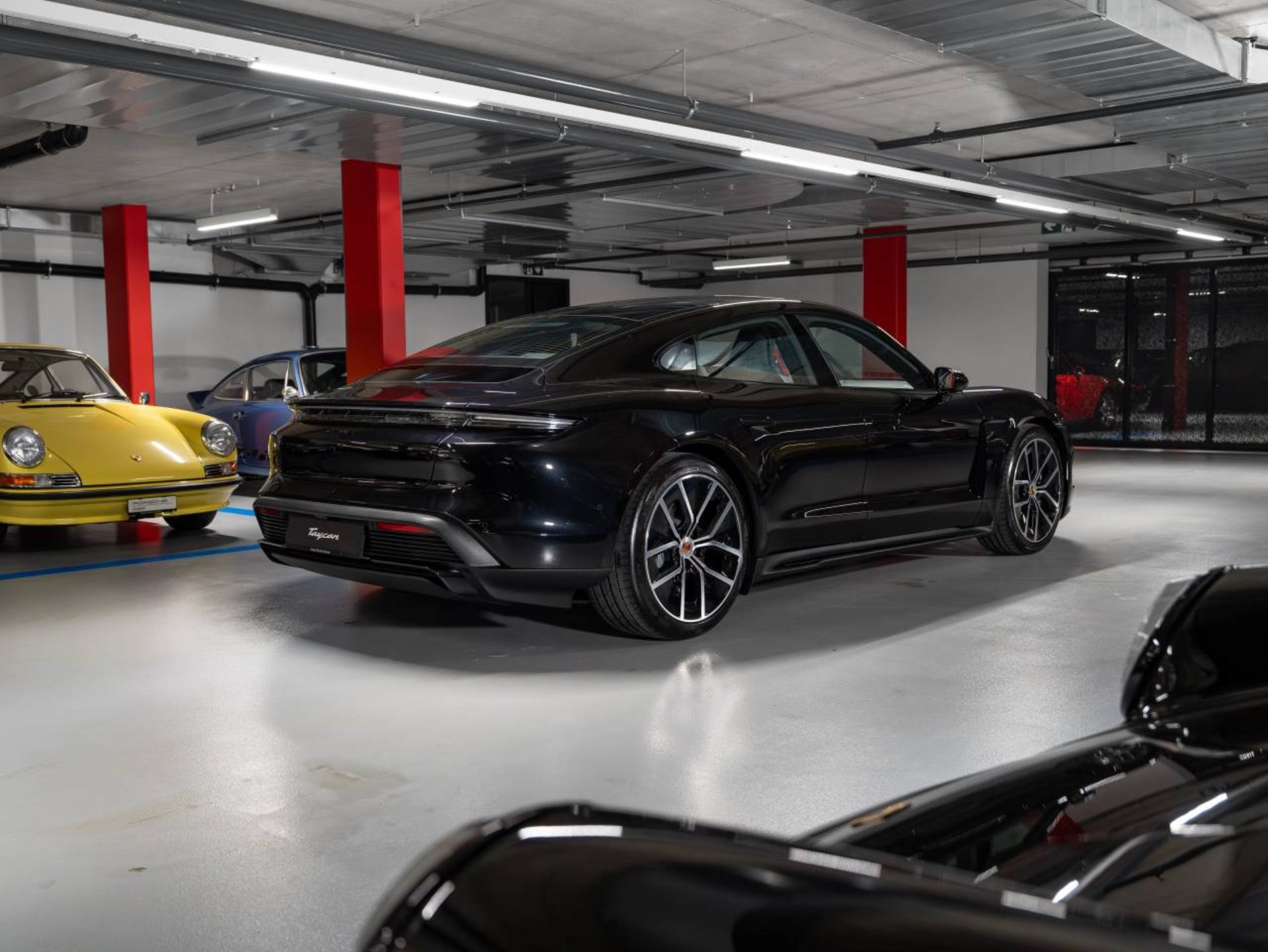 PORSCHE Taycan 4 Black Edition-image-4