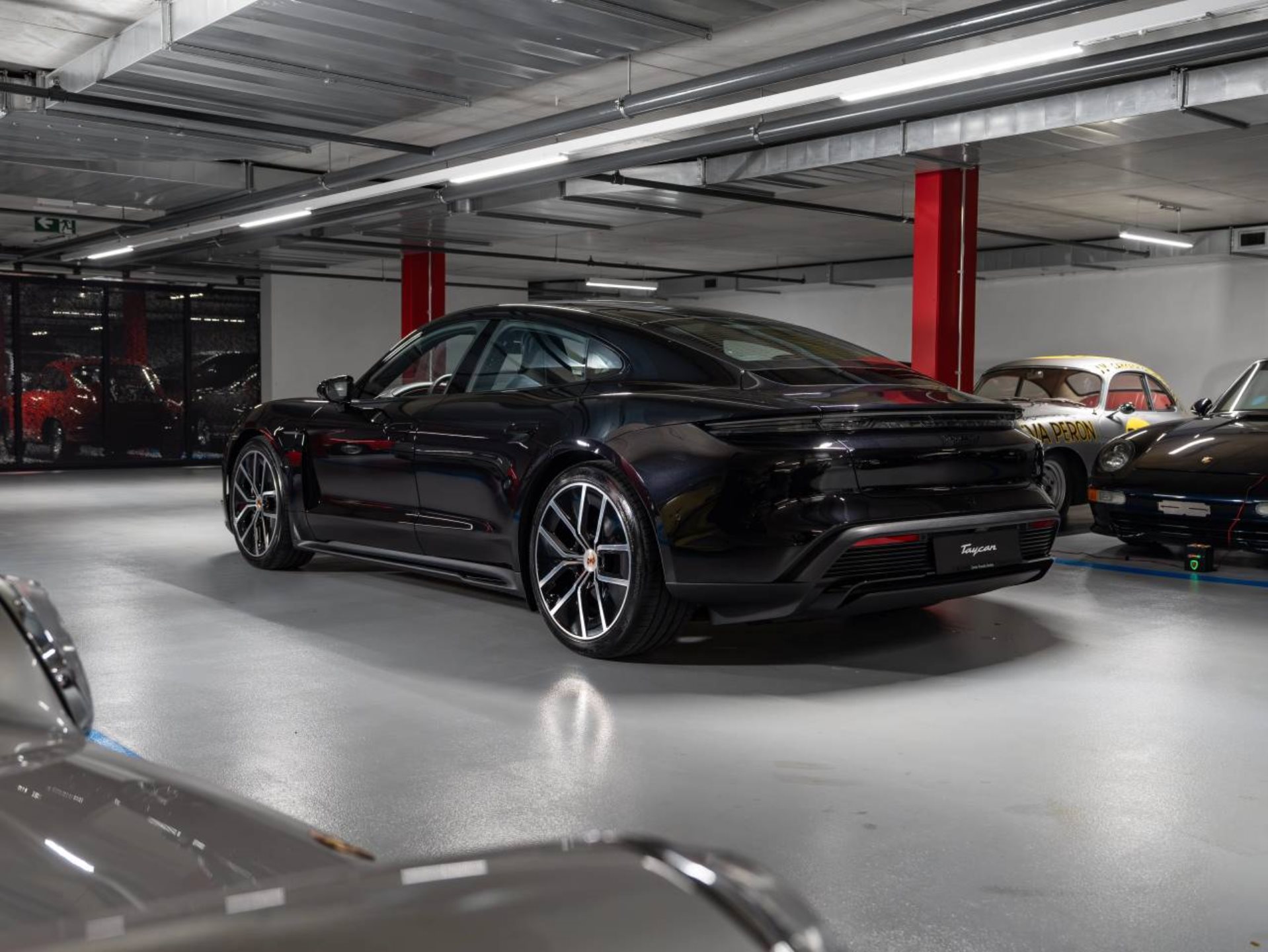 PORSCHE Taycan 4 Black Edition-image-5