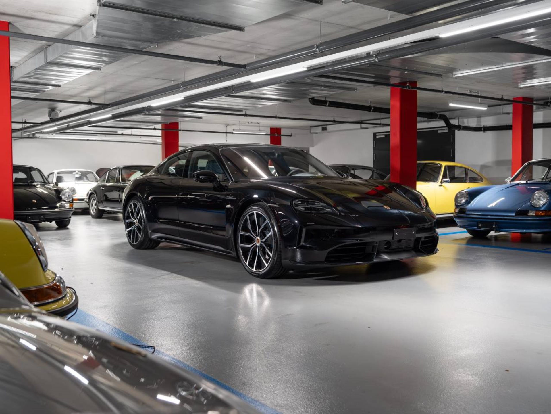 PORSCHE Taycan 4 Black Edition-image-2
