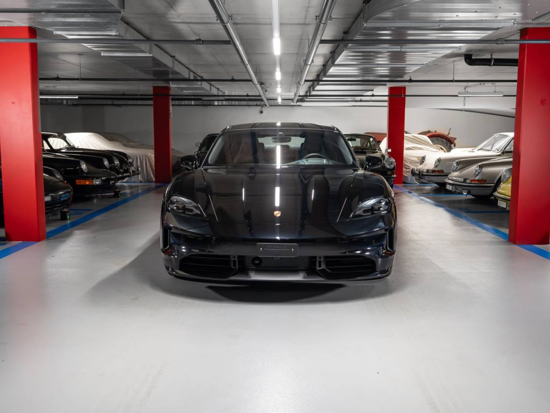 PORSCHE Taycan 4 Black Edition-image-1