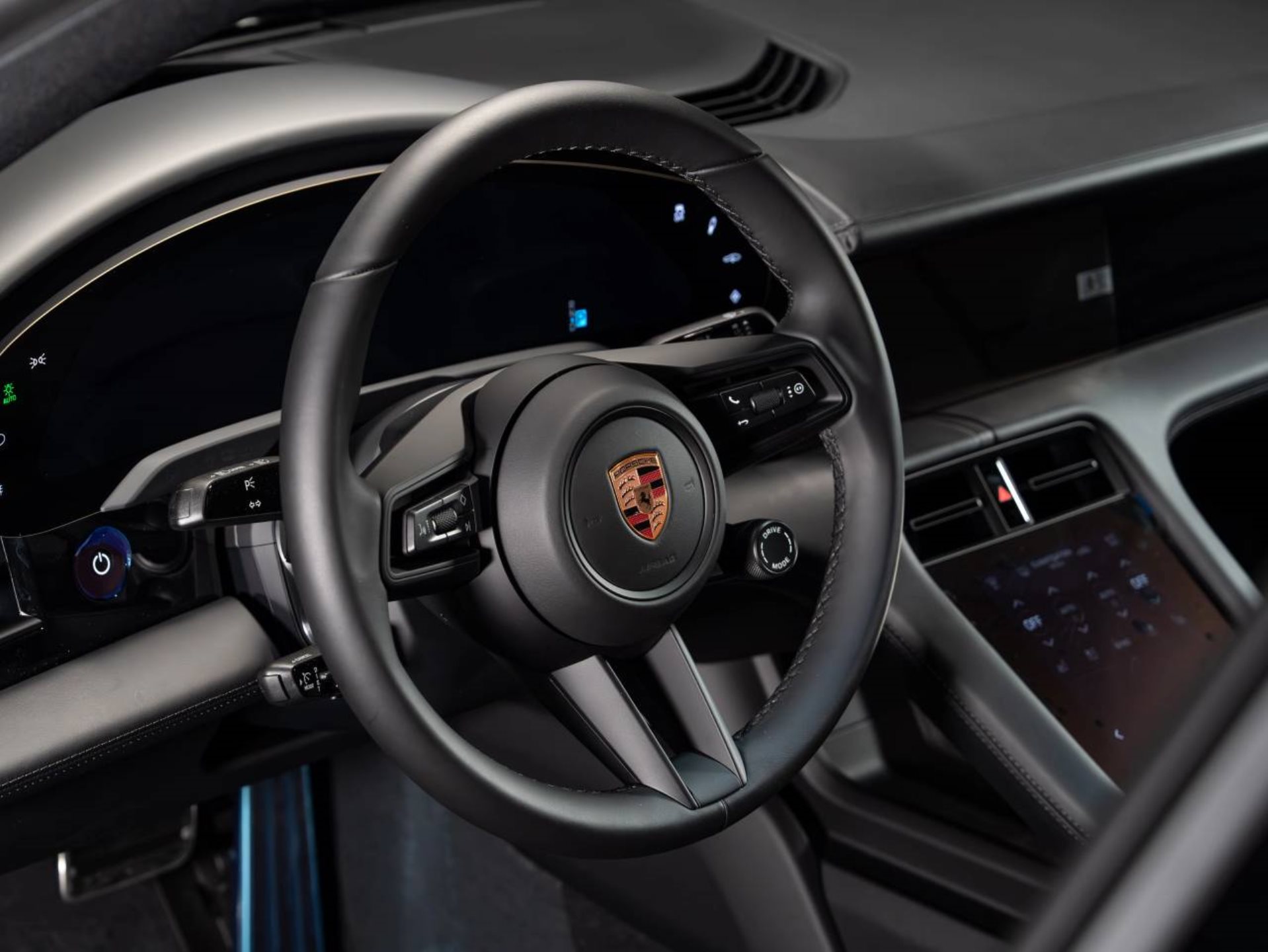 PORSCHE Taycan 4 Black Edition-image-11
