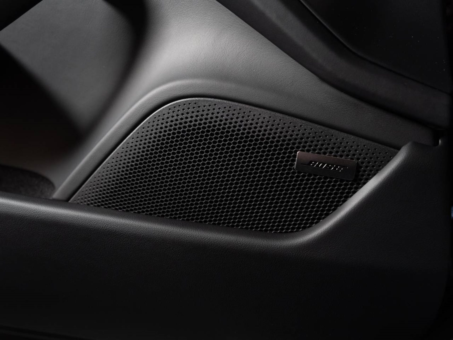 PORSCHE Taycan 4 Black Edition-image-14
