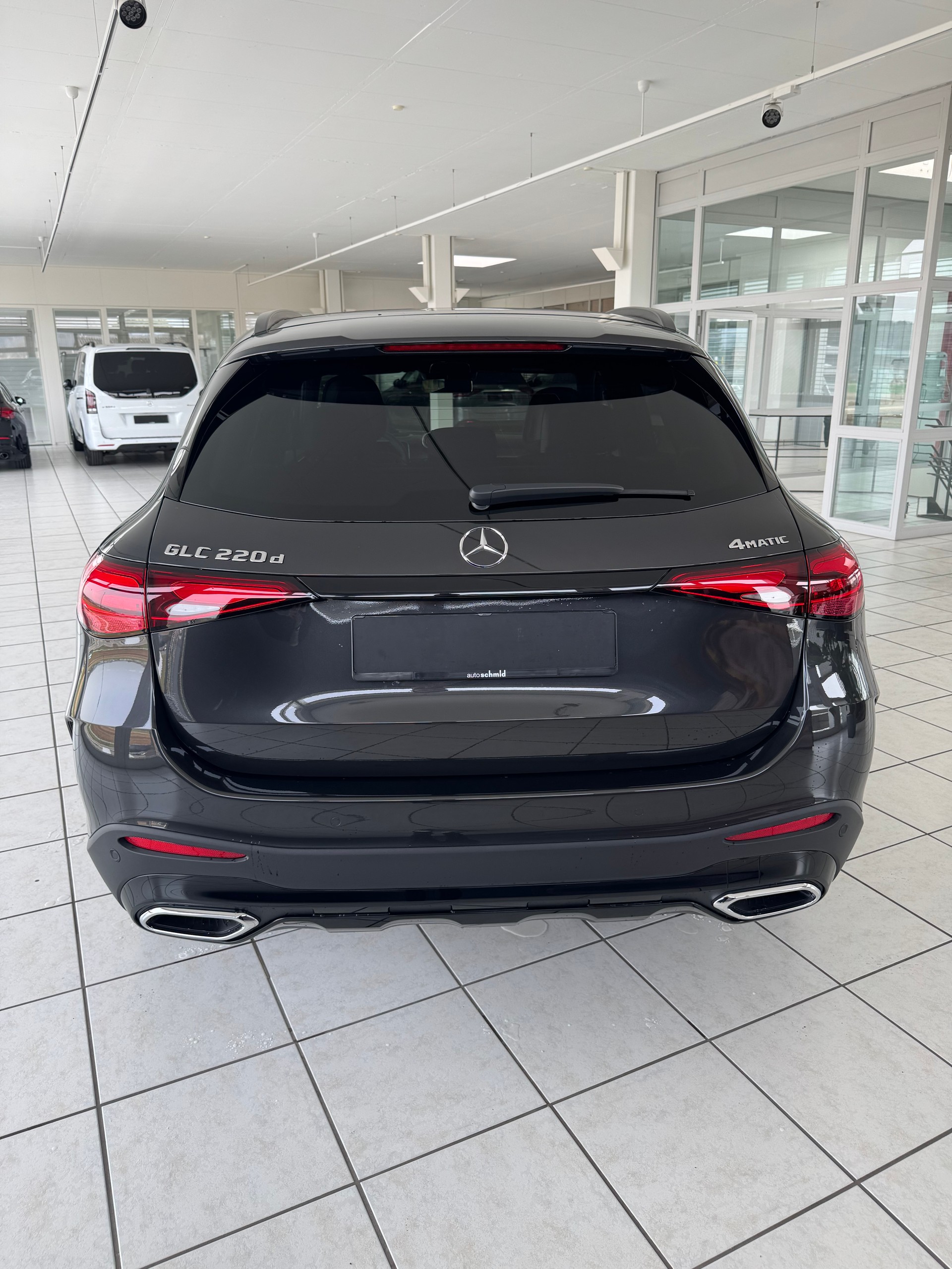 MERCEDES-BENZ GLC 220 d 4Matic-image-4