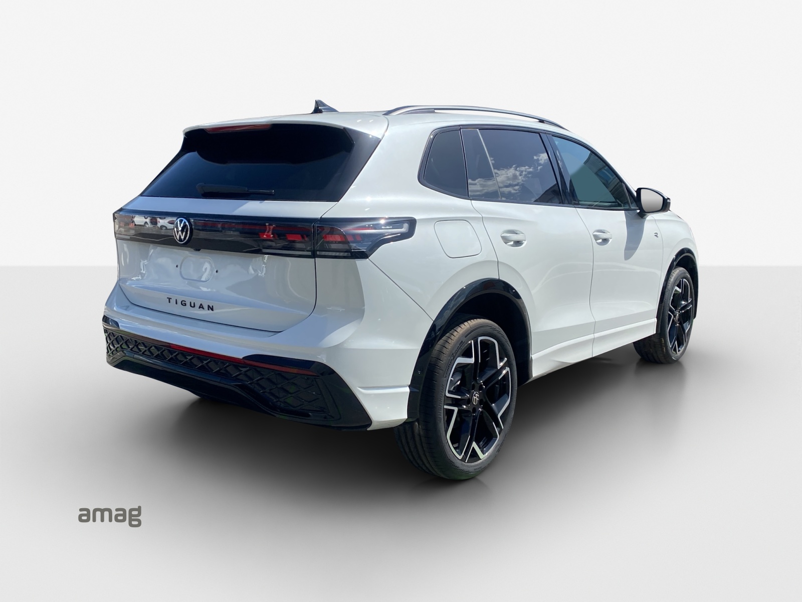 VW Tiguan 2.0 TSI DSG R-Line 4Motion-image-4