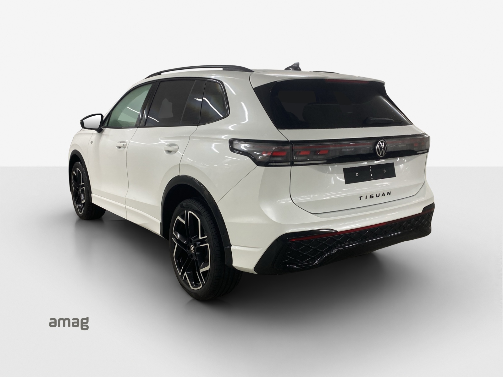 VW Tiguan 2.0 TSI DSG R-Line 4Motion-image-2