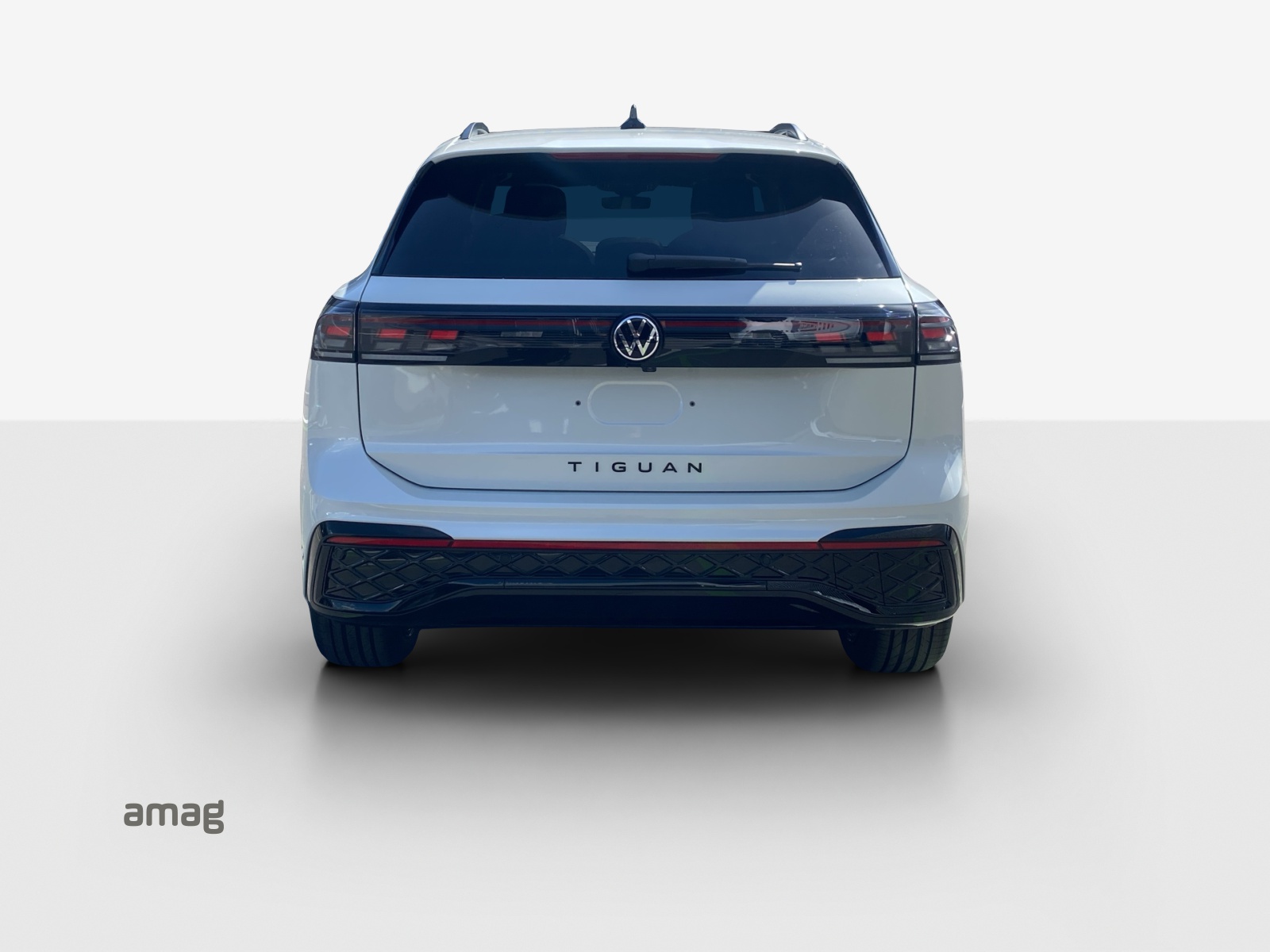 VW Tiguan 2.0 TSI DSG R-Line 4Motion-image-3