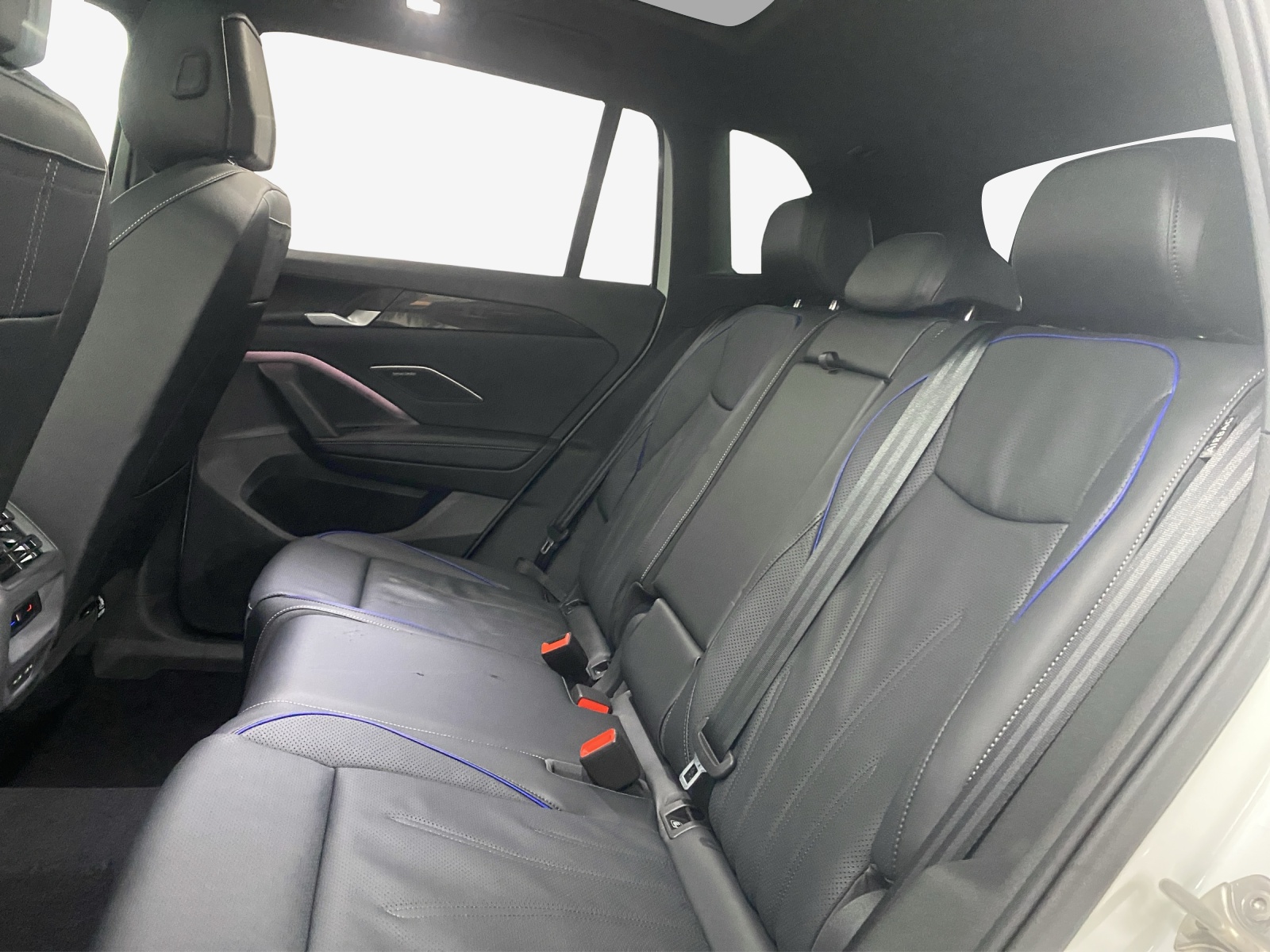 VW Tiguan 2.0 TSI DSG R-Line 4Motion-image-11