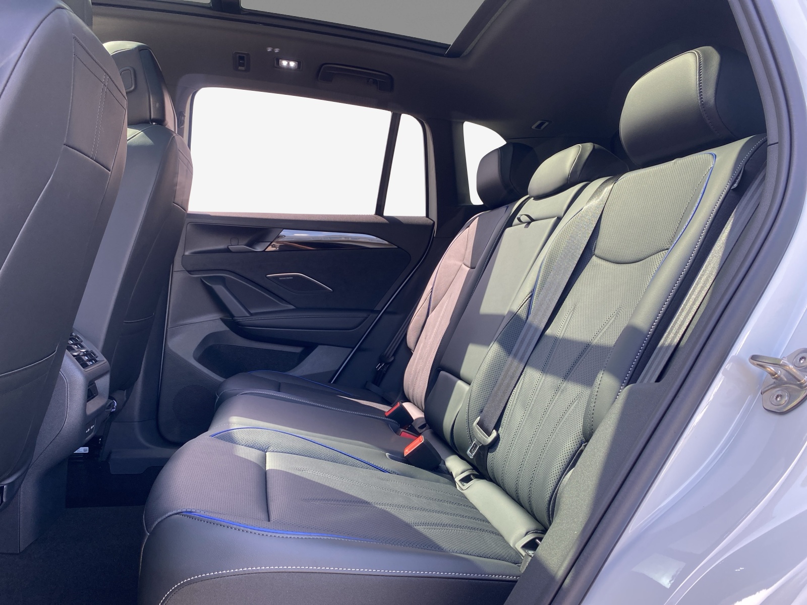 VW Tiguan 2.0 TSI DSG R-Line 4Motion-image-11