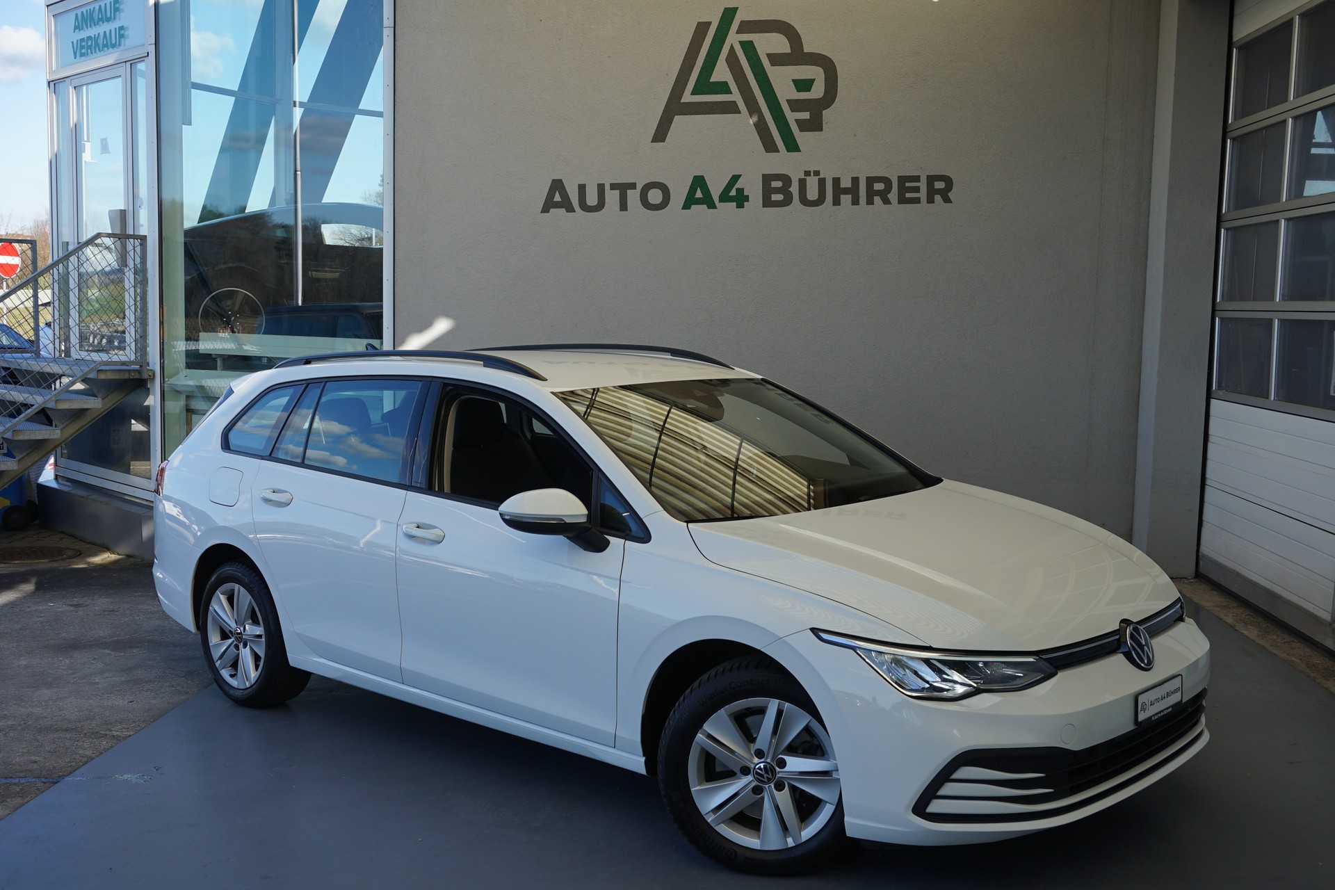 VW Golf 8 Variant 2.0 TDI Life DSG-Automat "aus erster Hand+CH-Auto"-image-1
