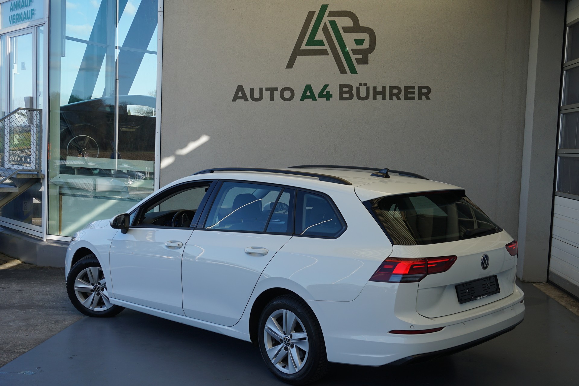 VW Golf 8 Variant 2.0 TDI Life DSG-Automat "aus erster Hand+CH-Auto"-image-5
