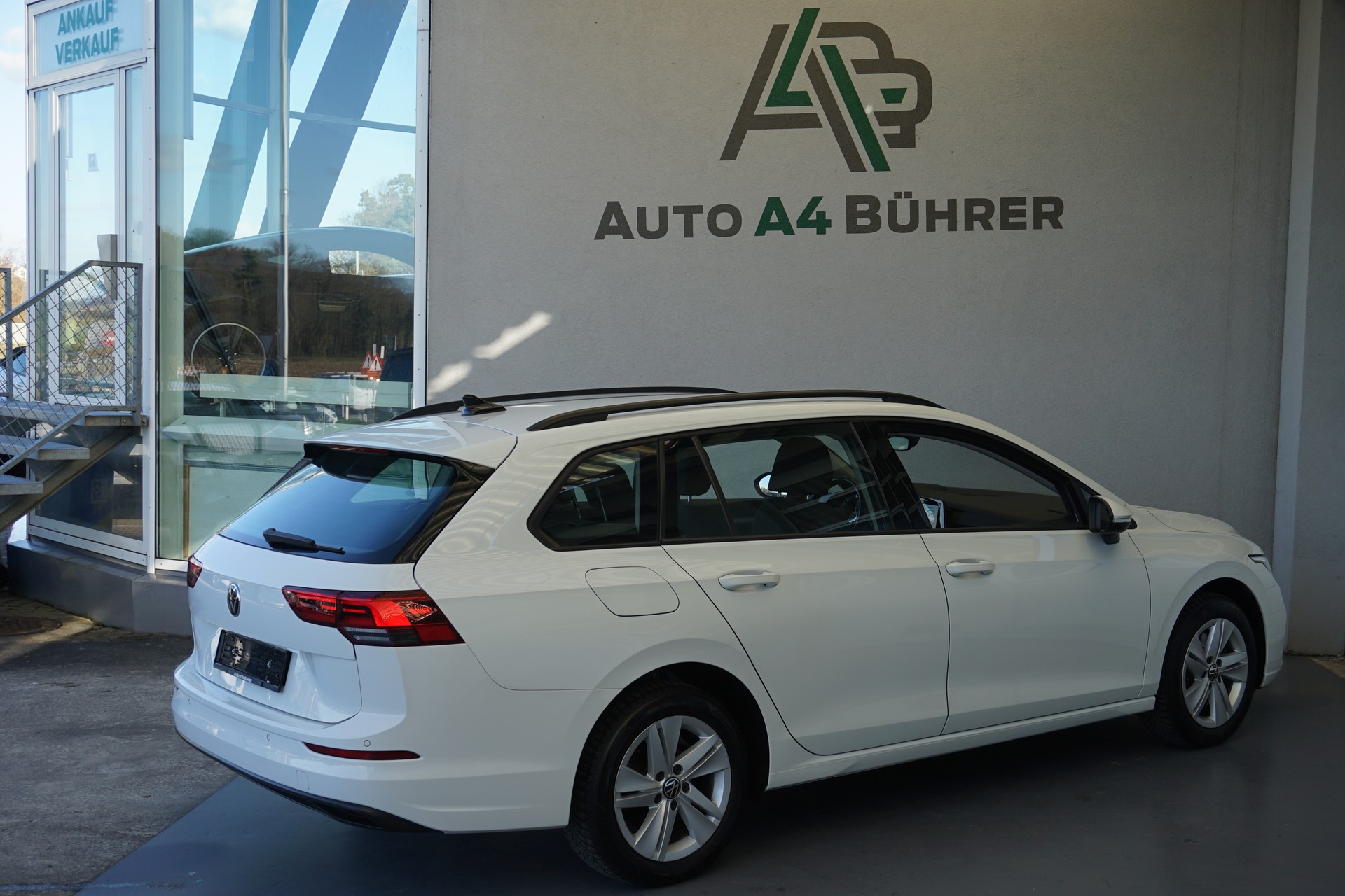 VW Golf 8 Variant 2.0 TDI Life DSG-Automat "aus erster Hand+CH-Auto"-image-7