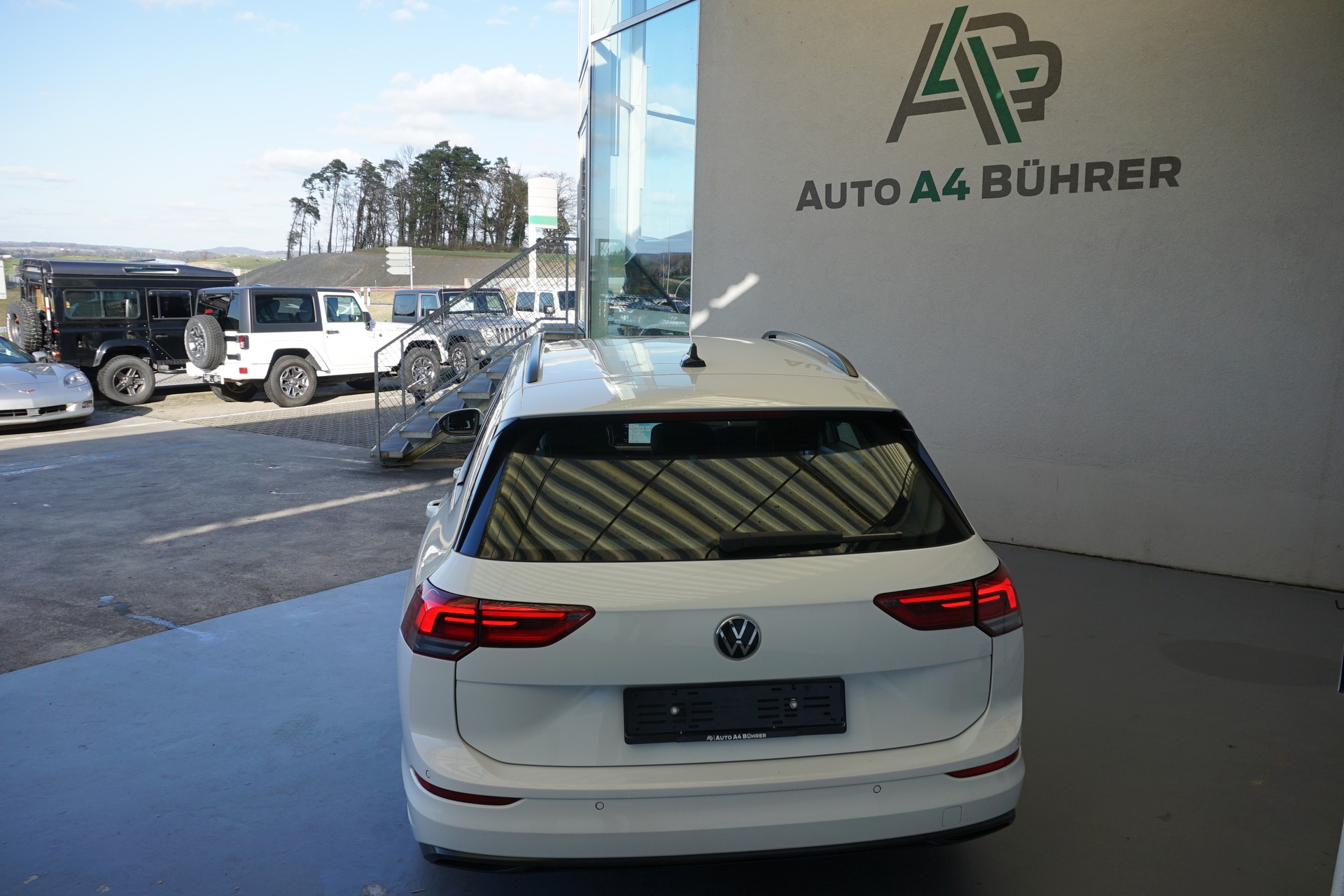 VW Golf 8 Variant 2.0 TDI Life DSG-Automat "aus erster Hand+CH-Auto"-image-6