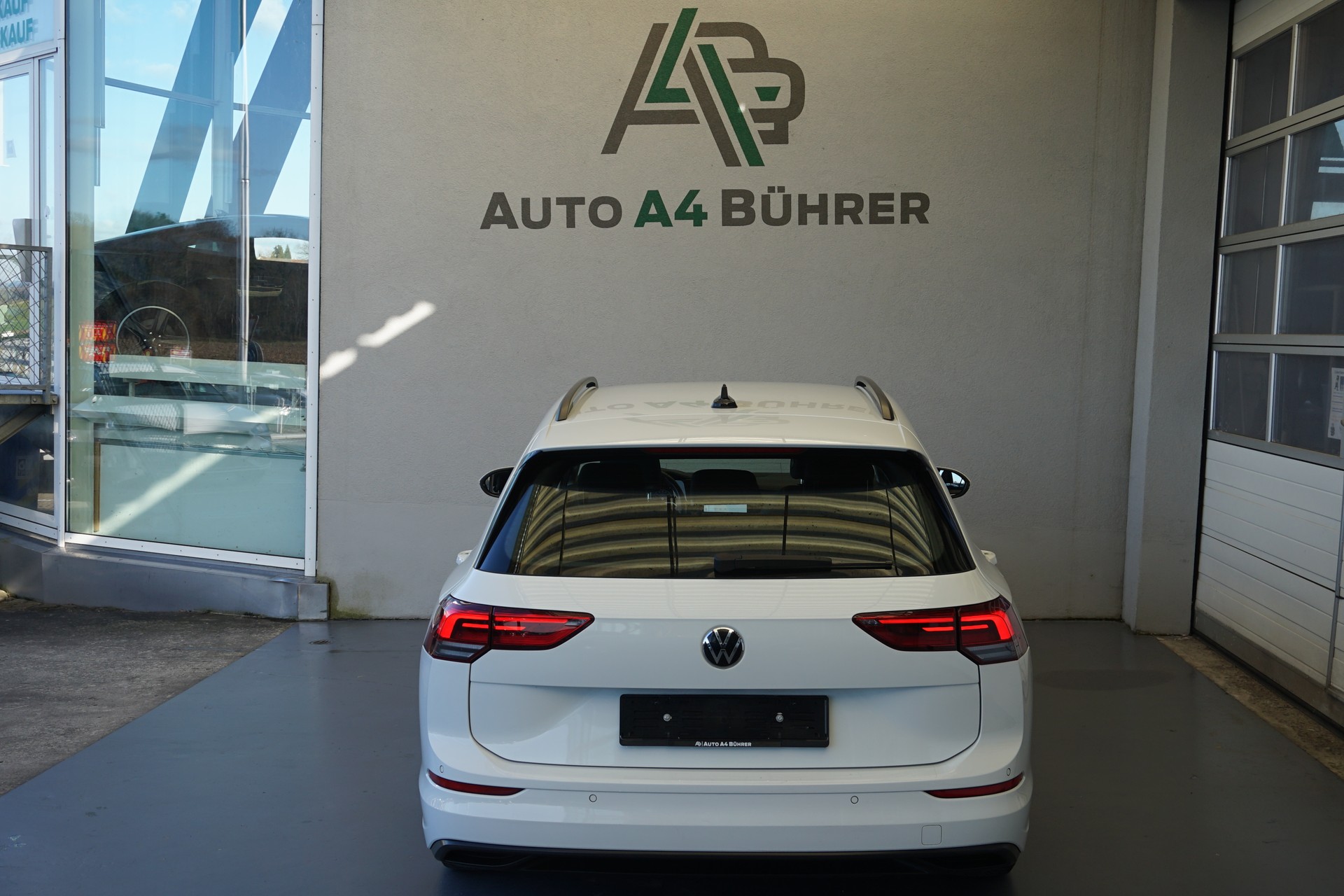 VW Golf 8 Variant 2.0 TDI Life DSG-Automat "aus erster Hand+CH-Auto"-image-9