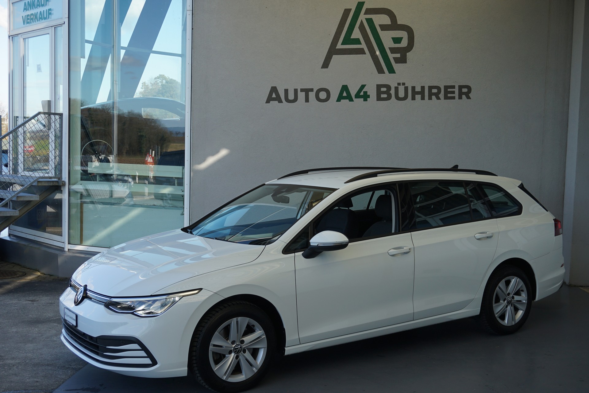 VW Golf 8 Variant 2.0 TDI Life DSG-Automat "aus erster Hand+CH-Auto"-image-3