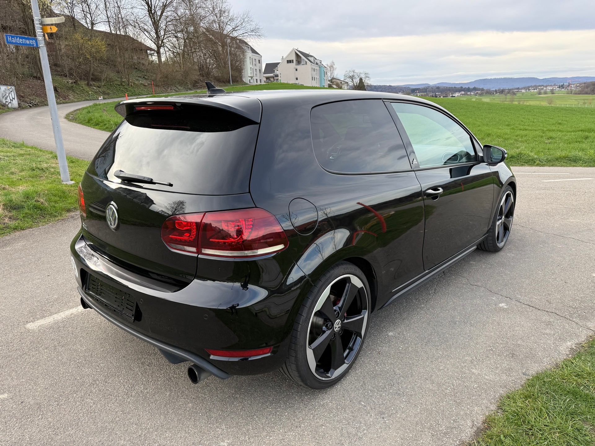 VW Golf 2.0 TSI GTI Adidas-image-3