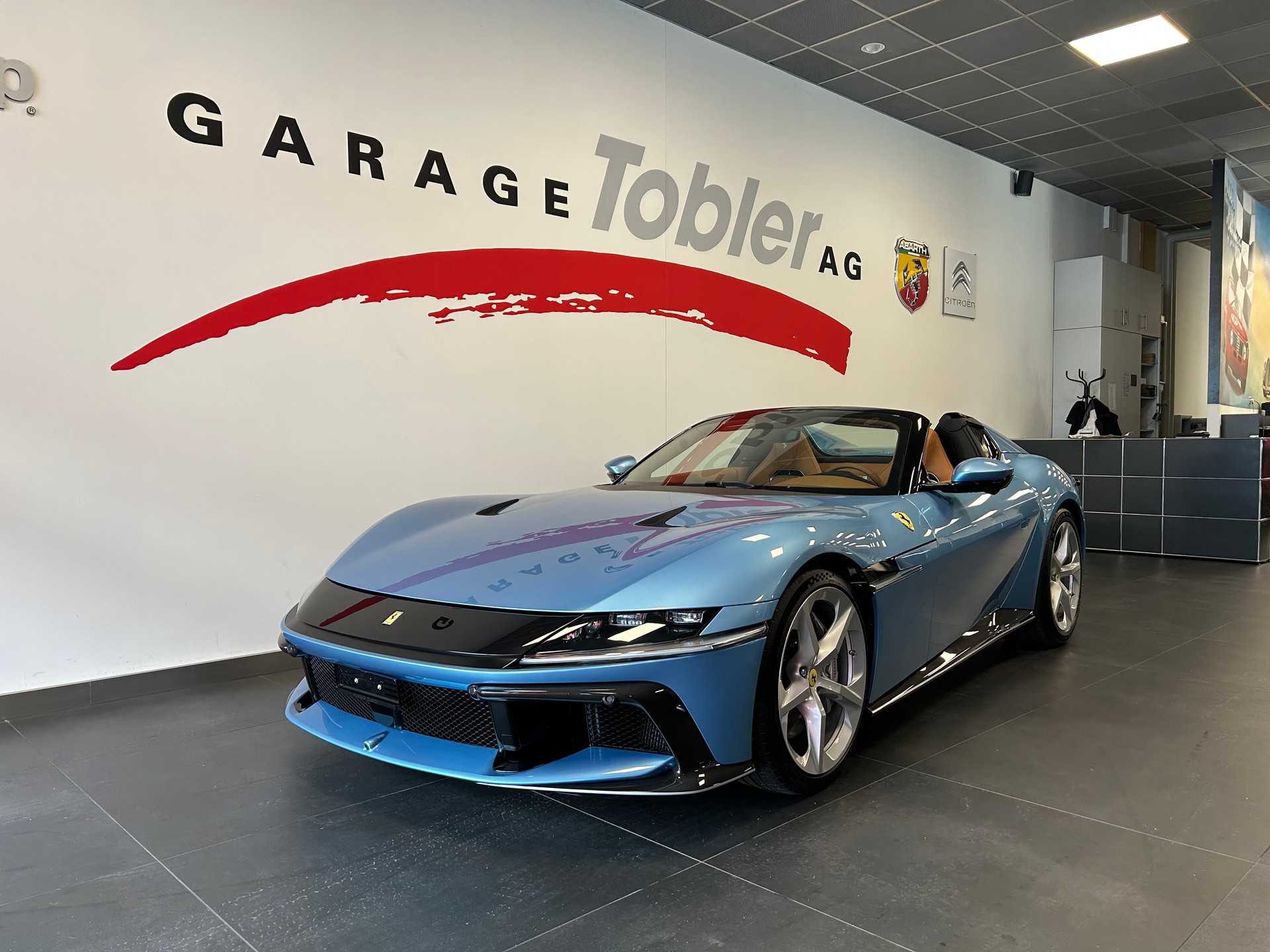 FERRARI 12 Cilindri Spider-showroom-element-1